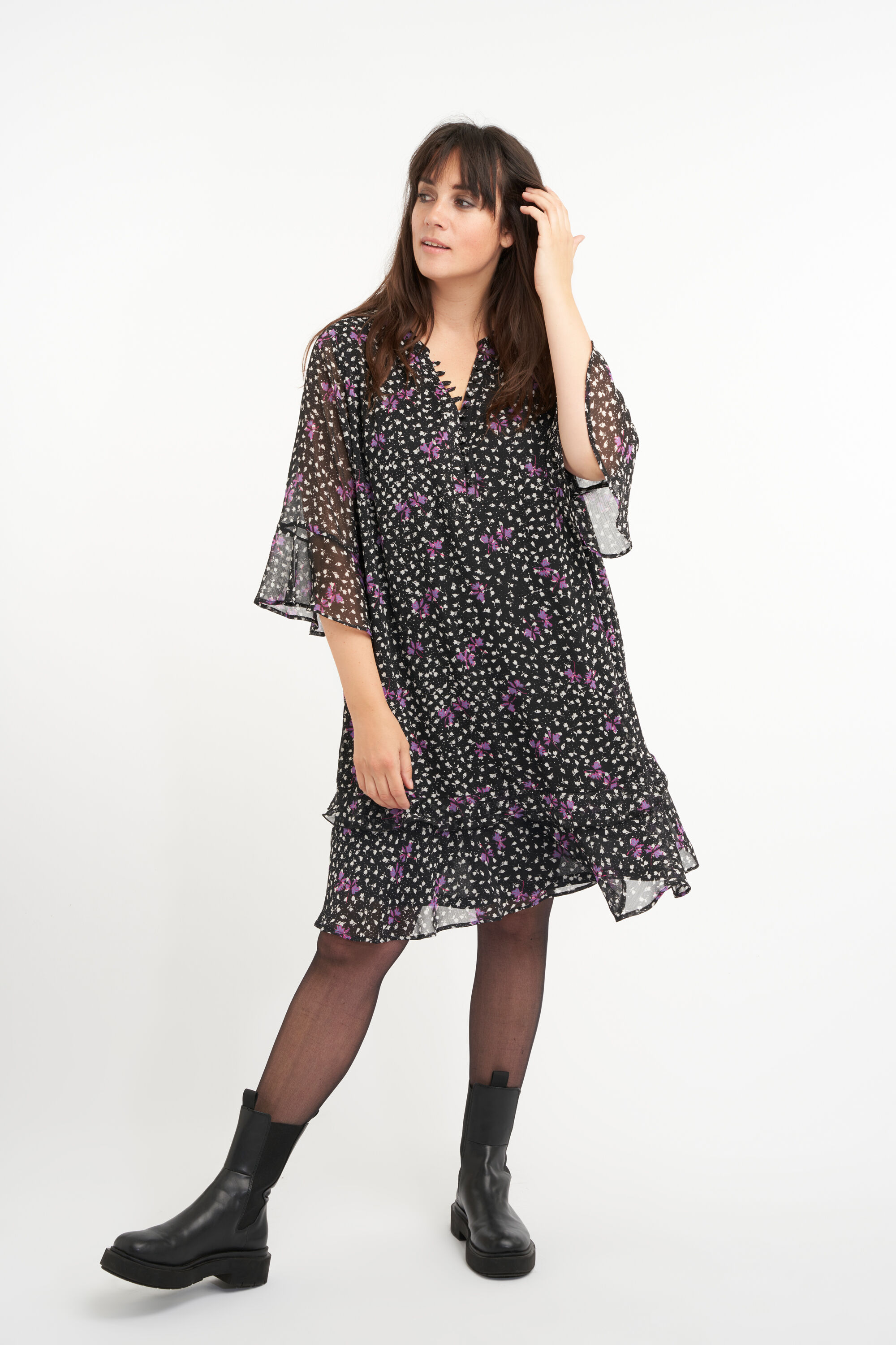 Vestido con flecos y estampado  image number 6