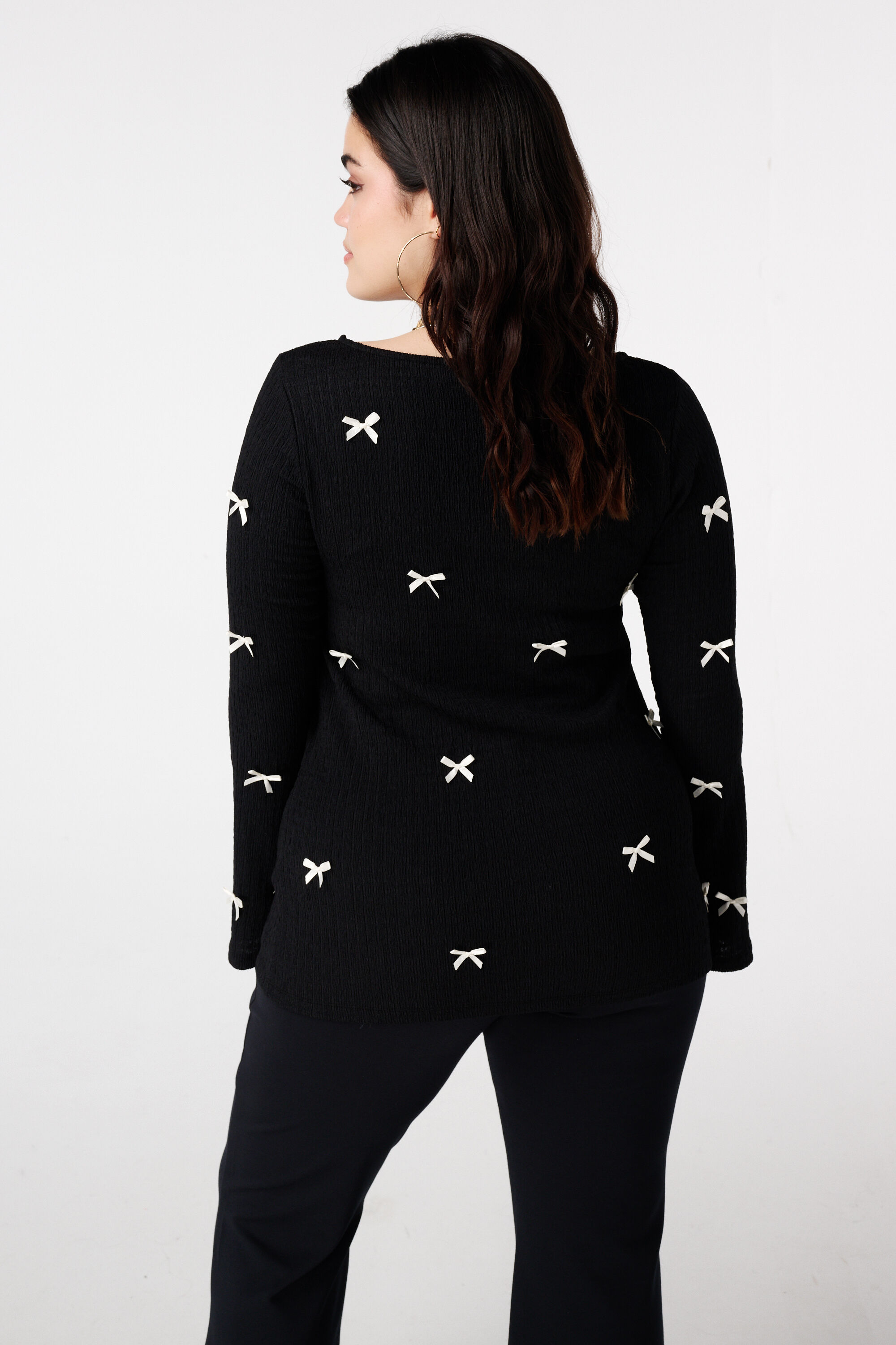 Top con detalles de lazos image number 3