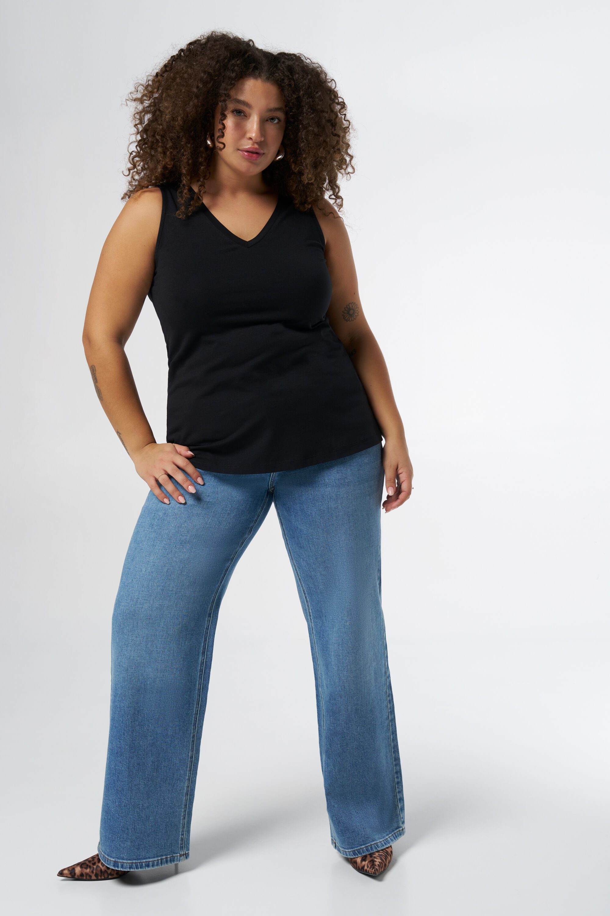 Top con escote en V image number 5