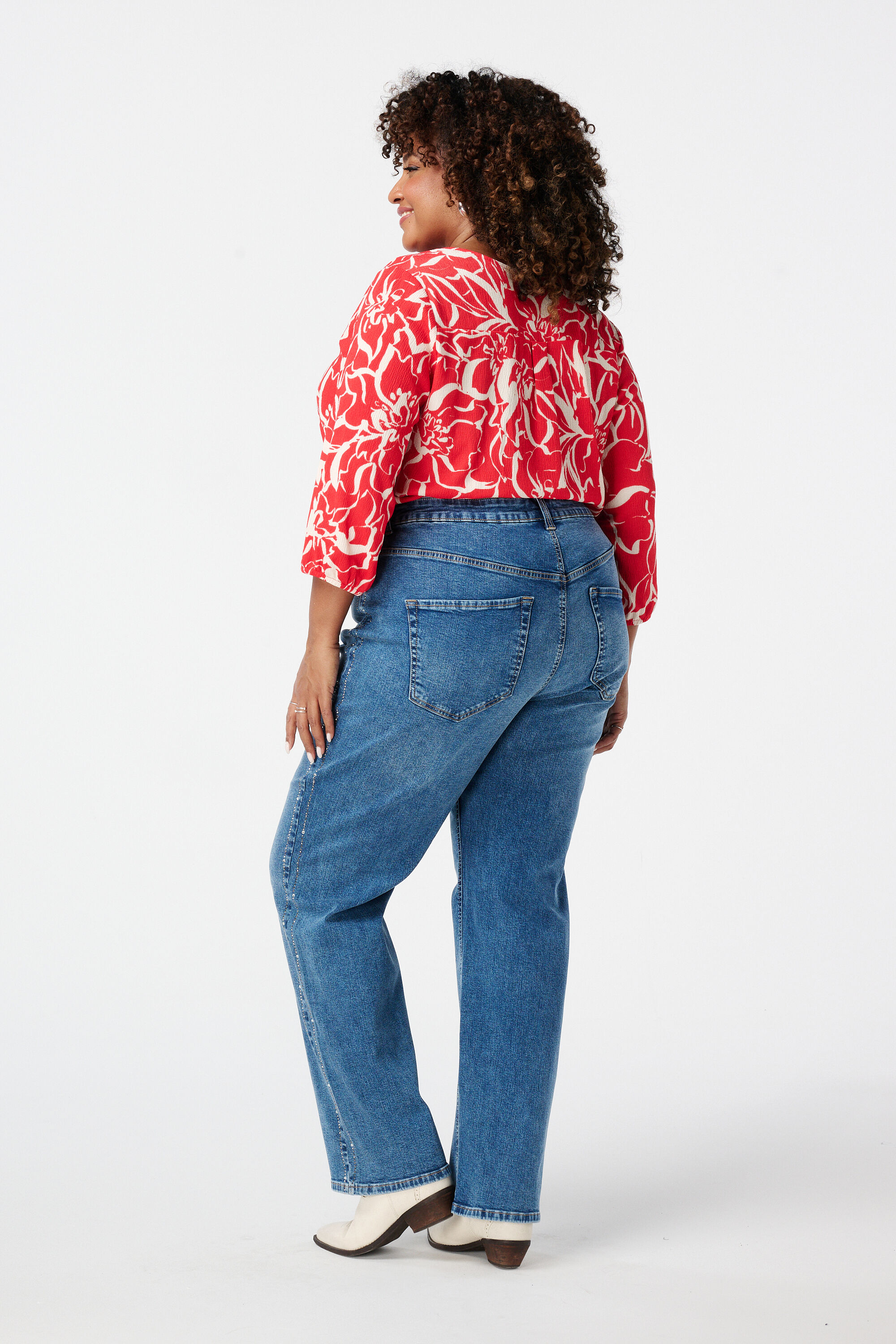 Vaqueros de pernera recta con brillantes image number 3