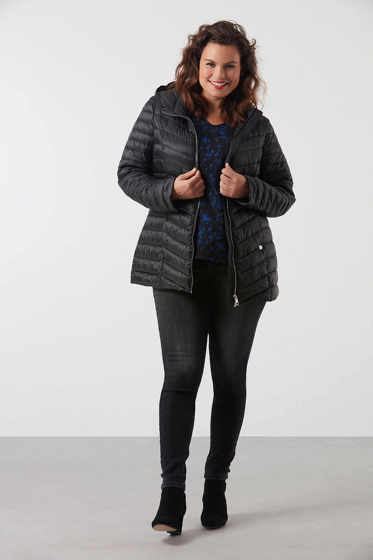 Abrigo ligeramente acolchado image number 4