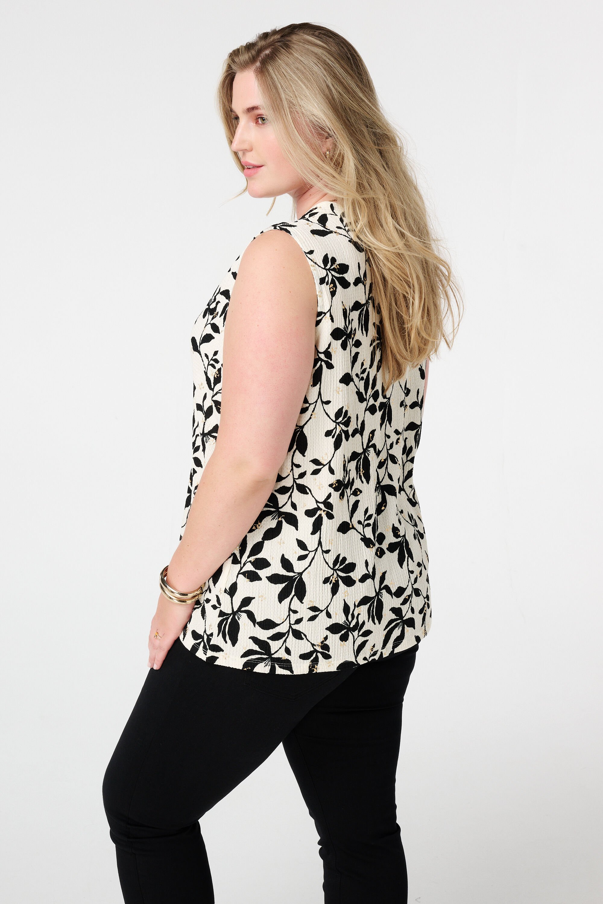 Top sin mangas estampado image number 3