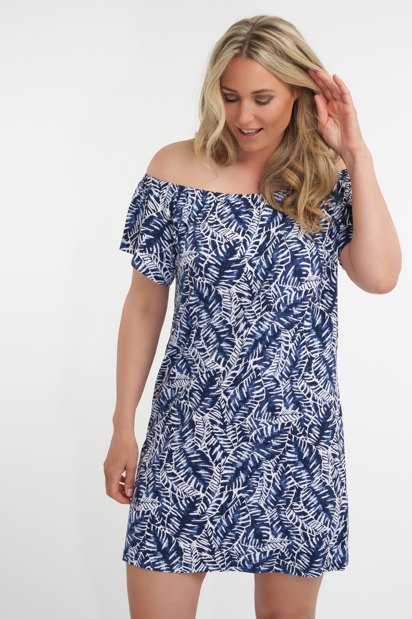 Vestido con los hombros al descubierto image number 6