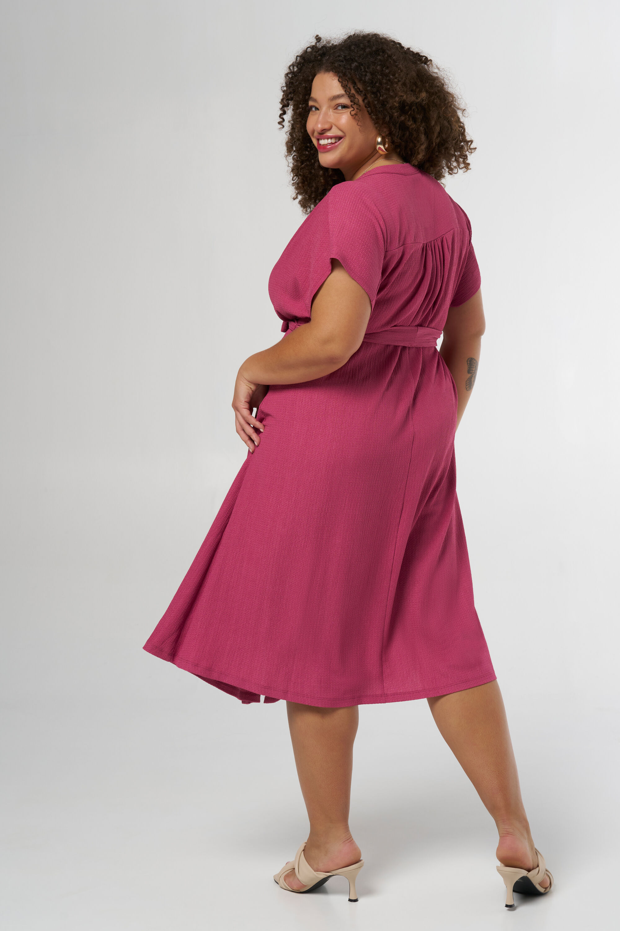 Vestido con textura con botones image number 3