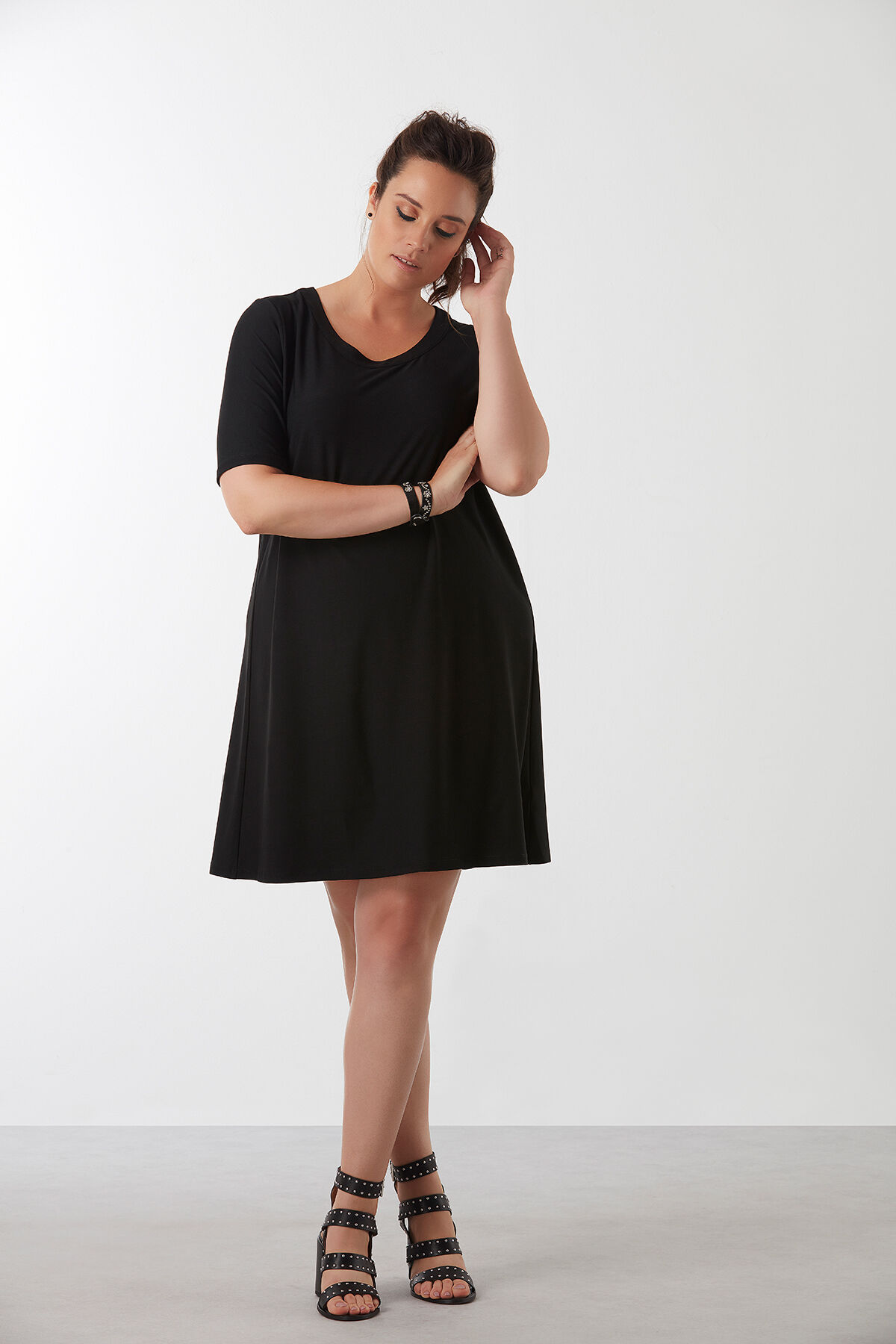 Vestido con anillo met&aacute;lico image number 5