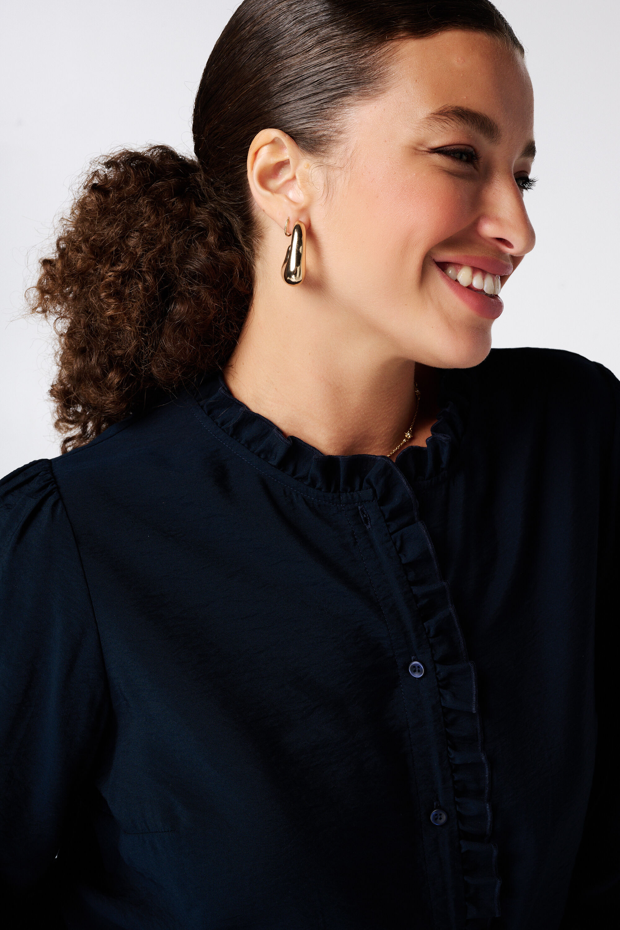Blusa con volantes image number 4