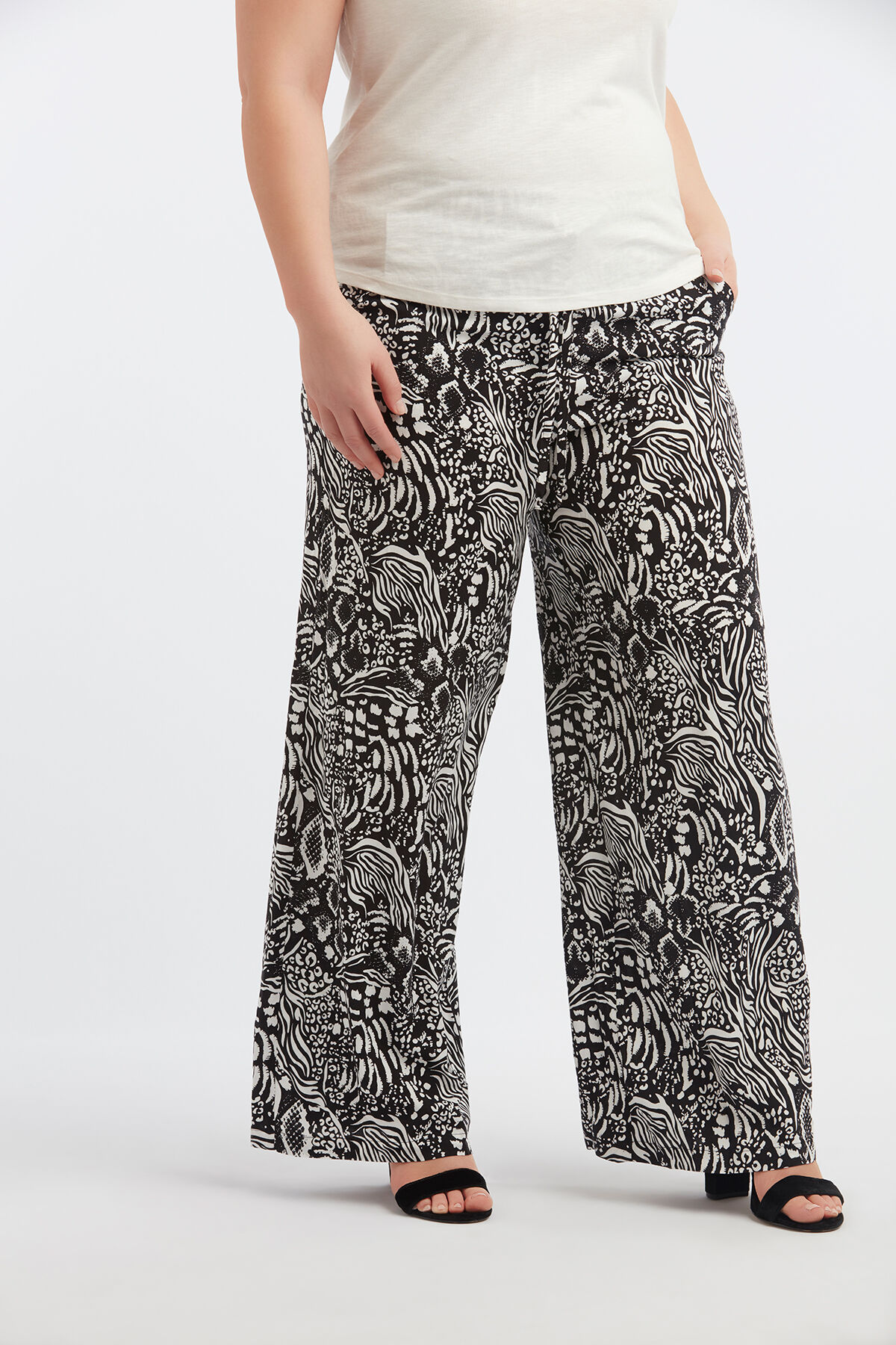 Pantalones de pernera ancha con estampado integral  image number 4