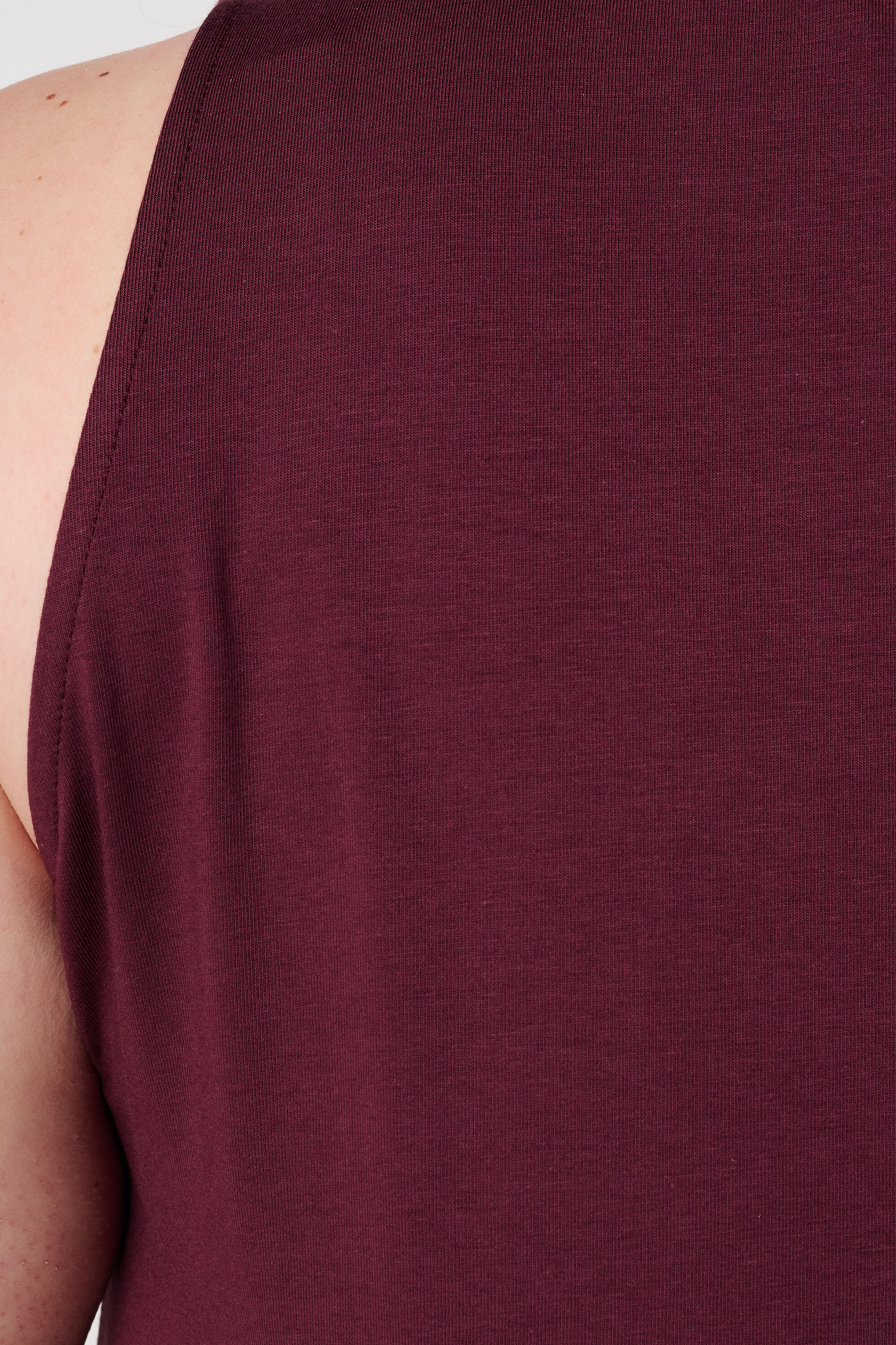 Camiseta de tirantes con escote en V image number 6