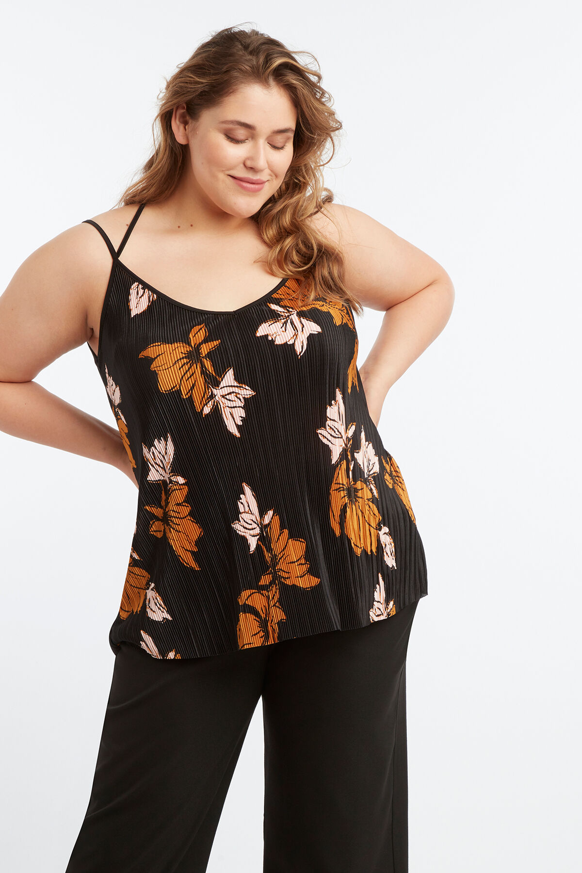 Top plisado de estampado floral image number 4