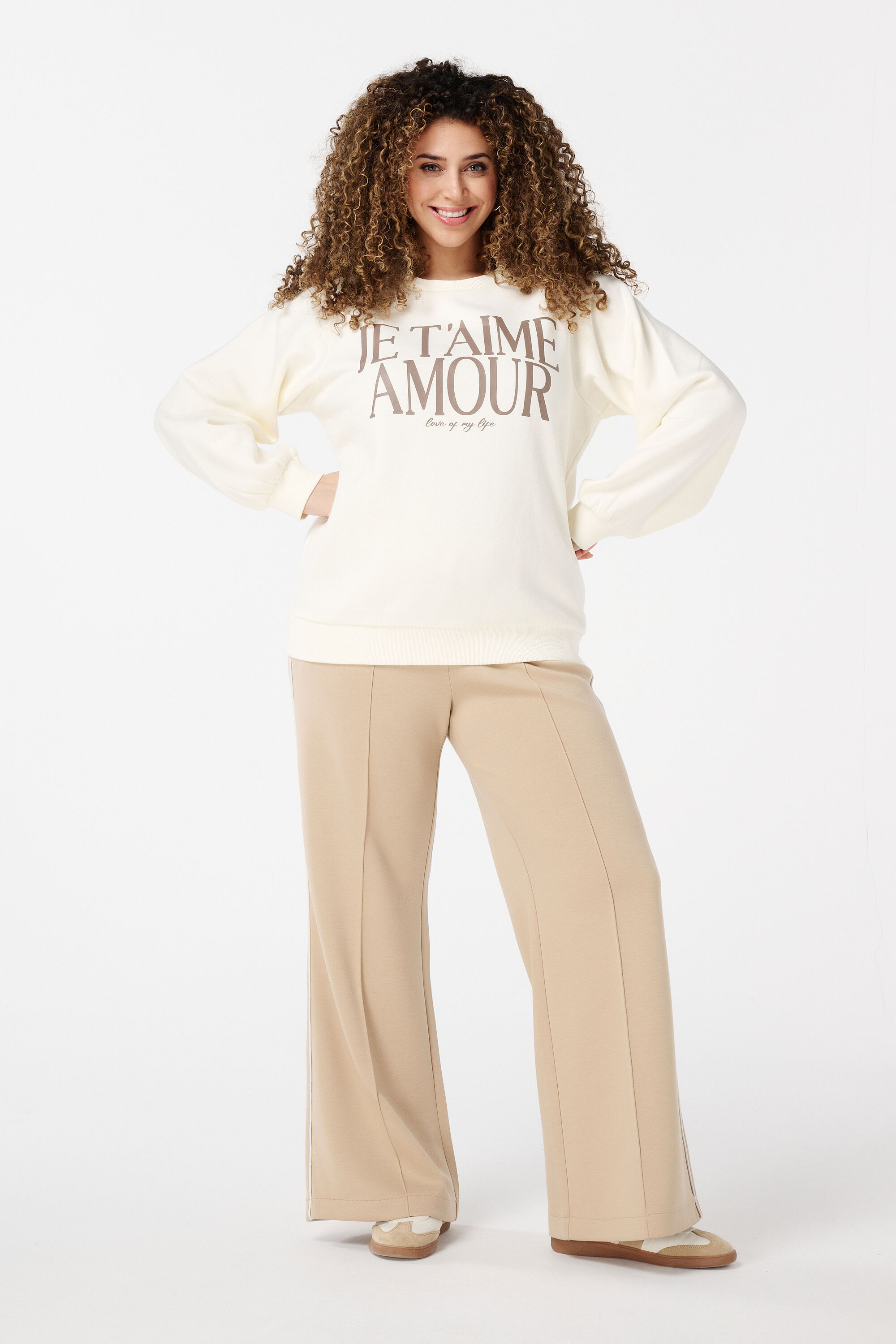 Su&eacute;ter con texto image number 5