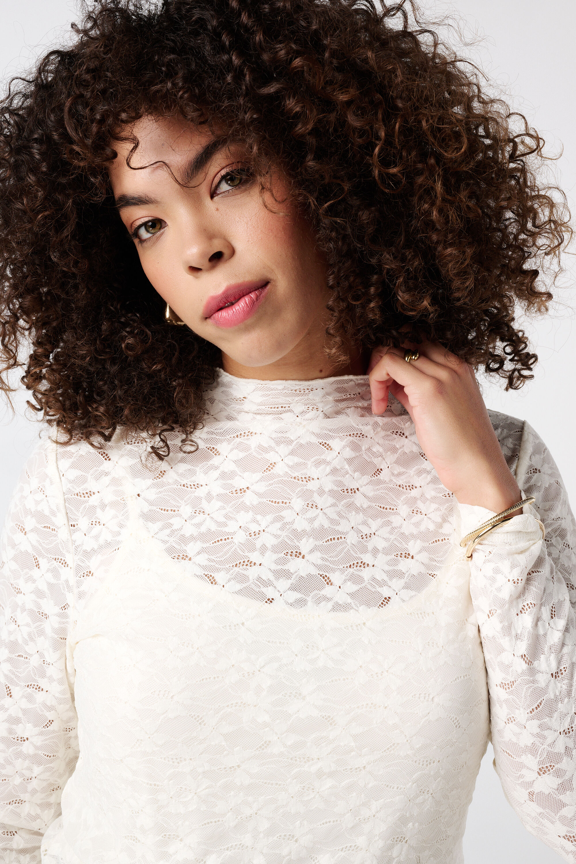 Top de encaje con cuello cerrado image number 4