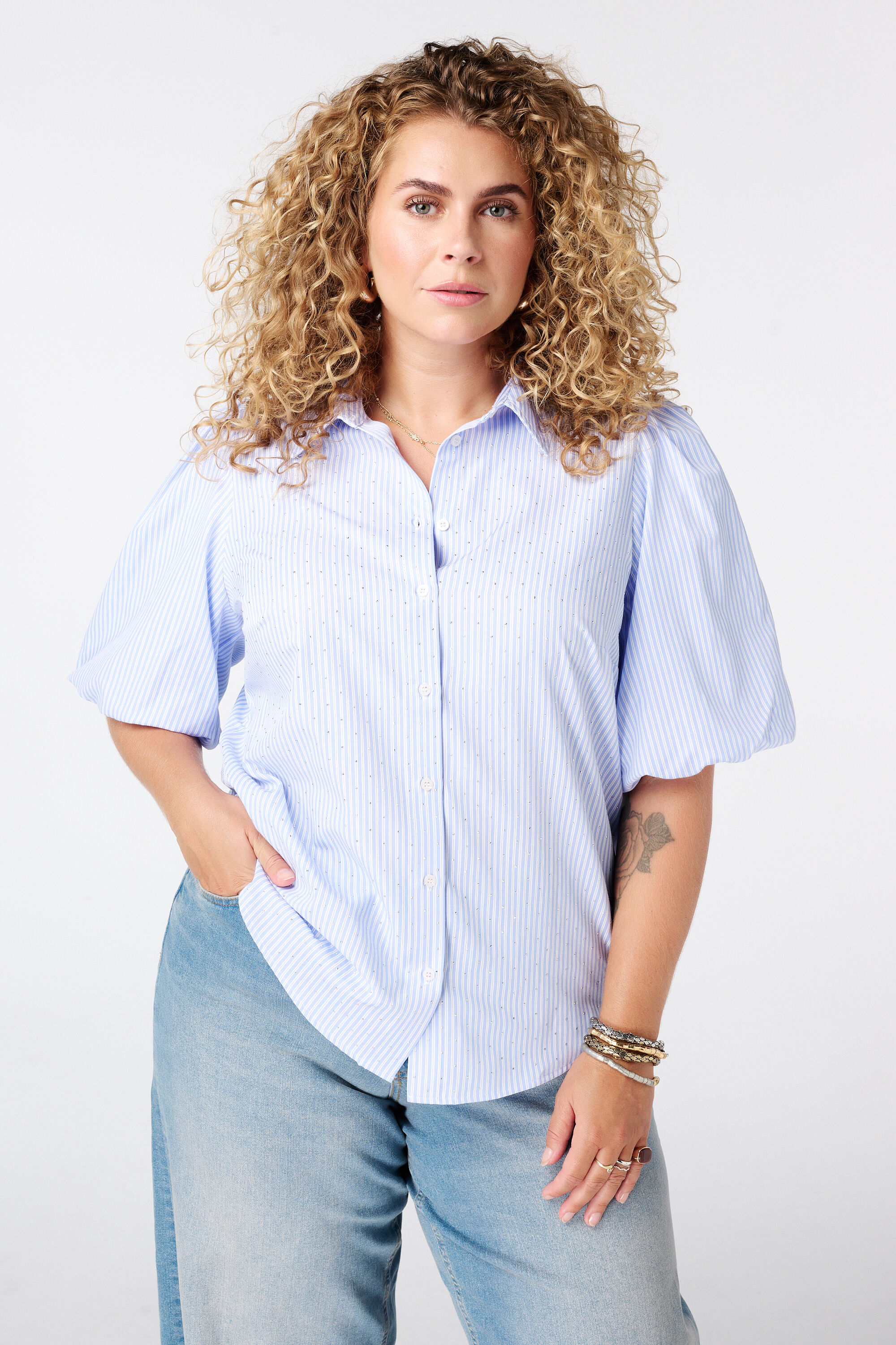 Blusa de rayas con pedrer&iacute;a