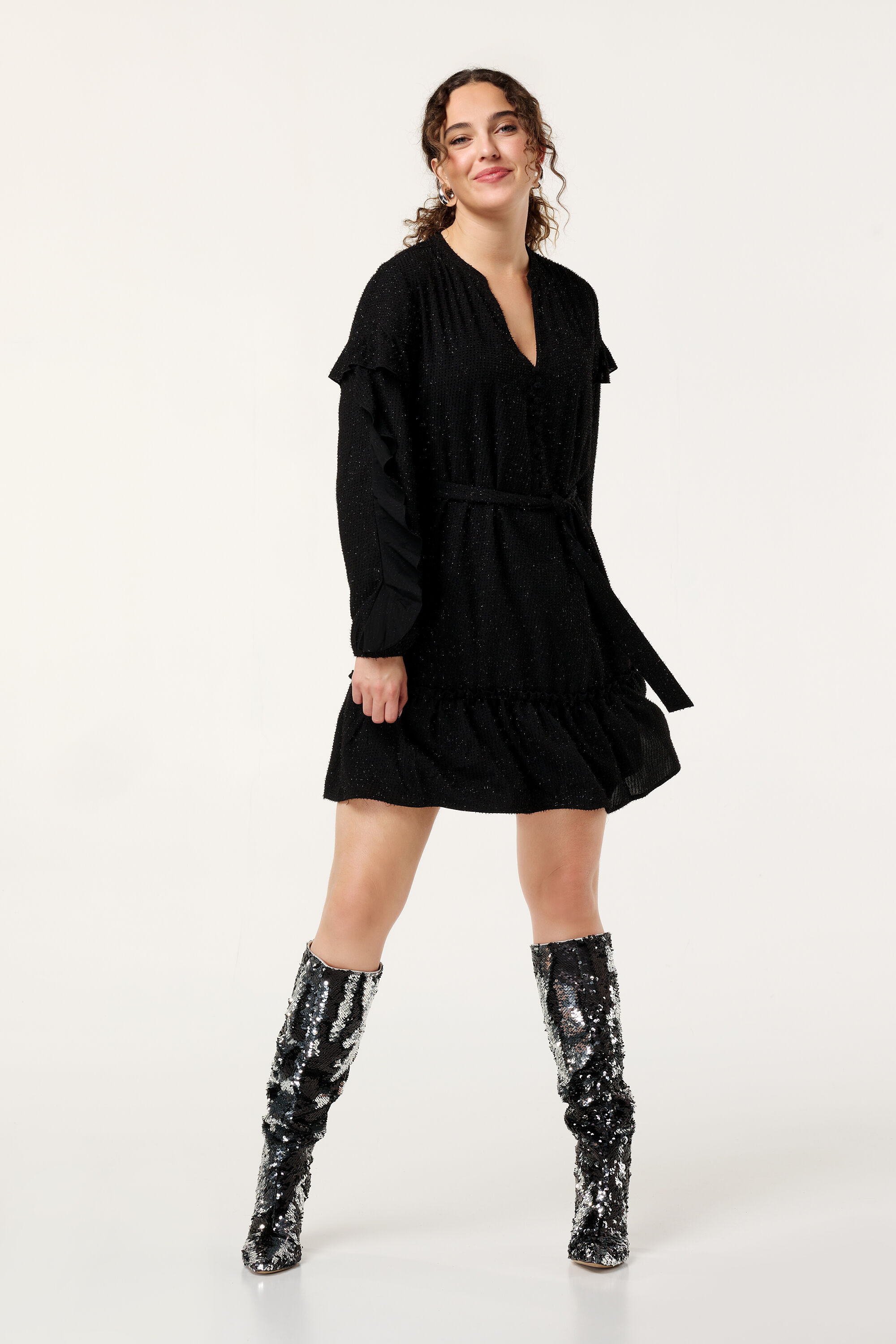 Vestido con detalles plateados image number 5