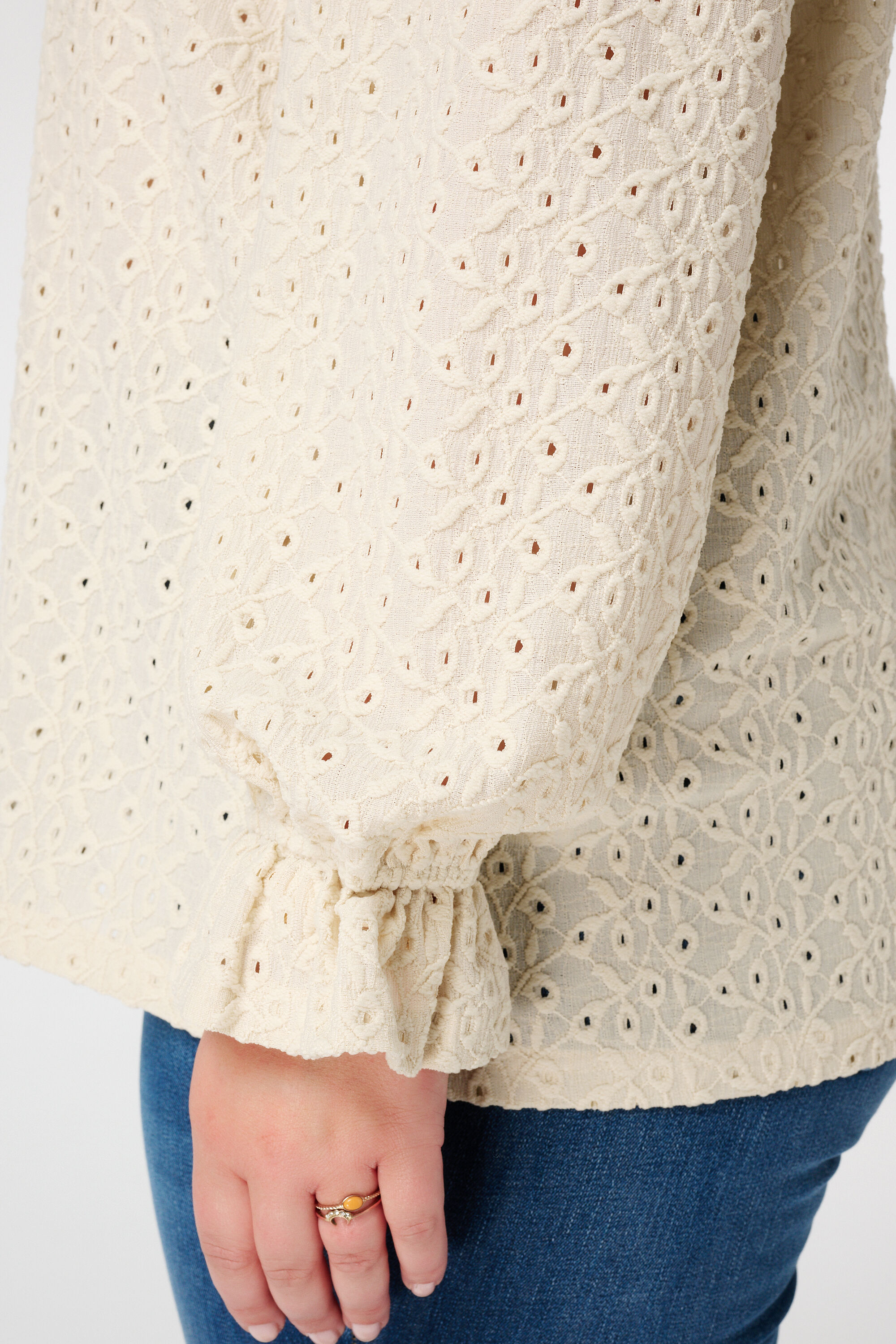 Top con bordado image number 6