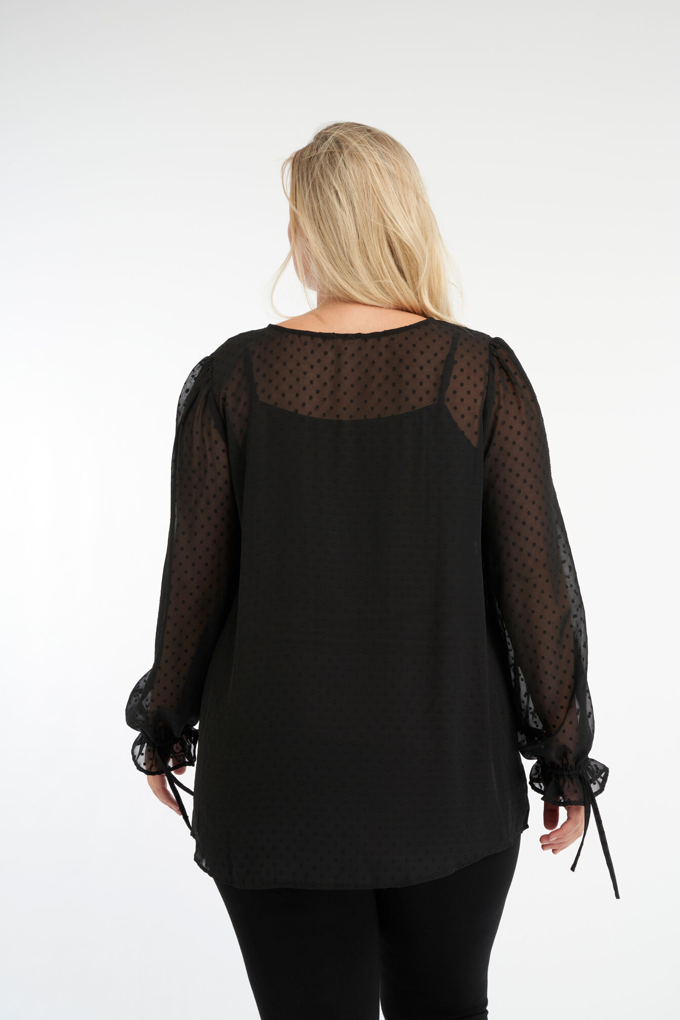 Blusa transparente con lunares image number 3