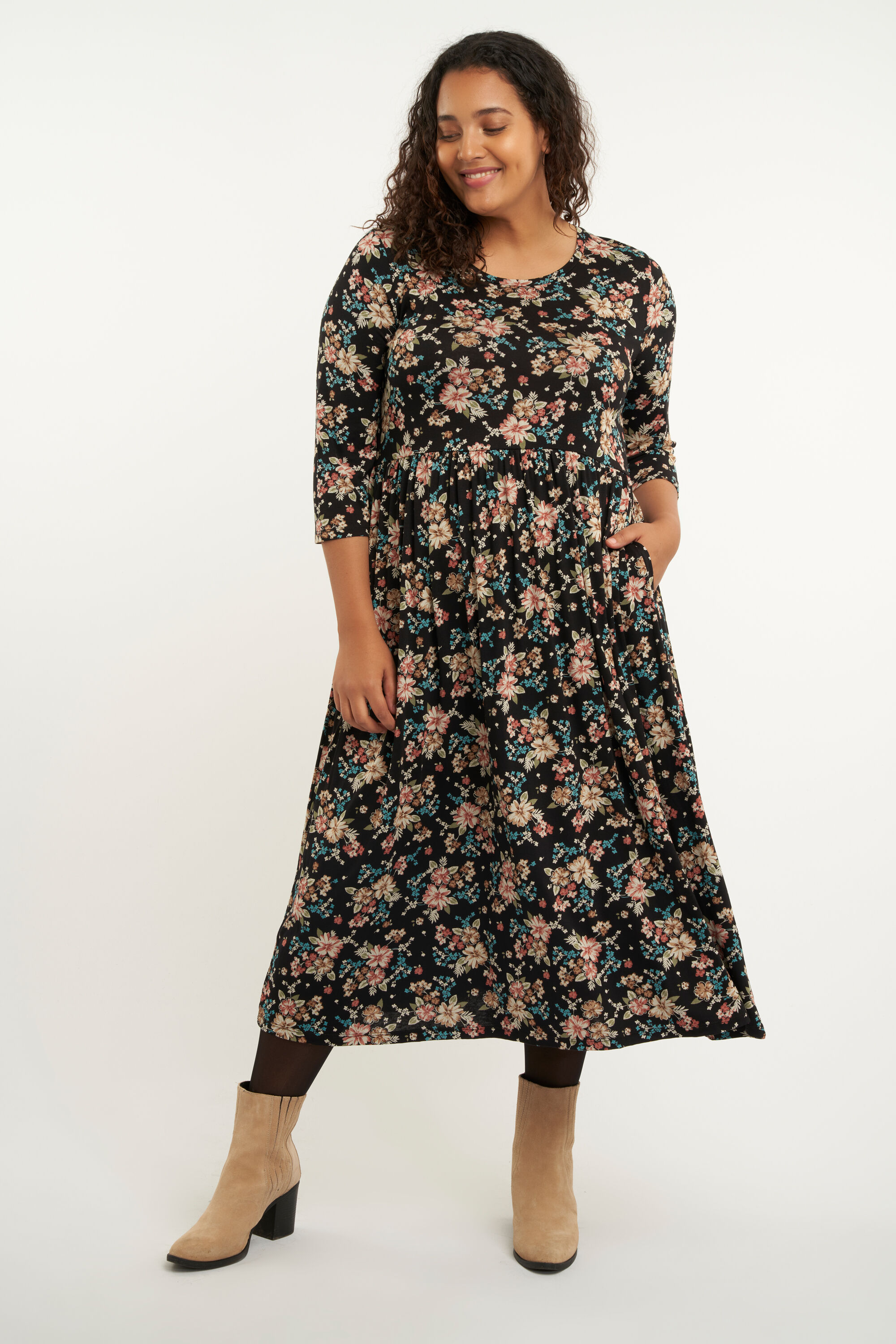 Vestido largo con estampado  image number 6