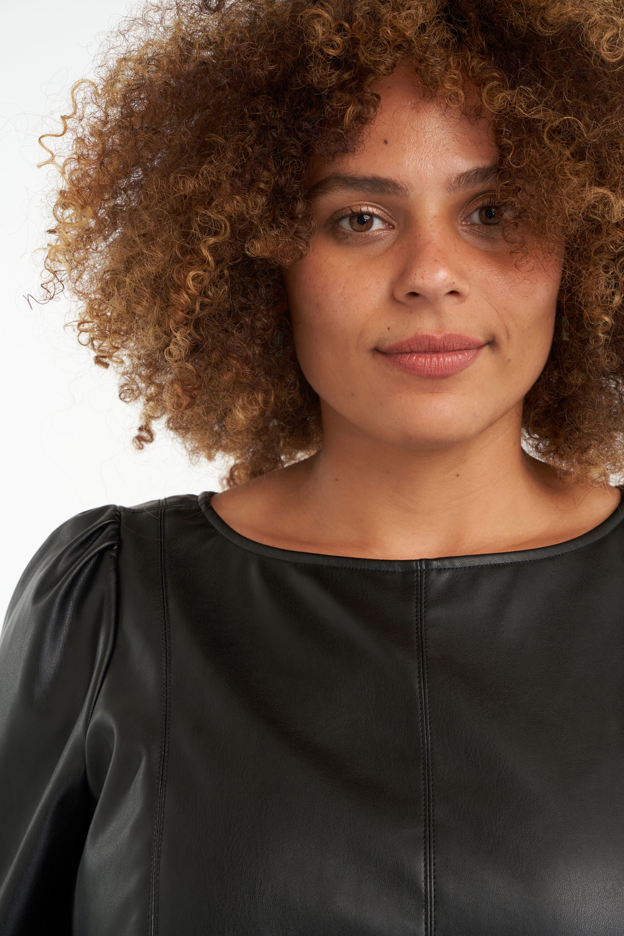 Vestido de cuero sint&eacute;tico image number 5