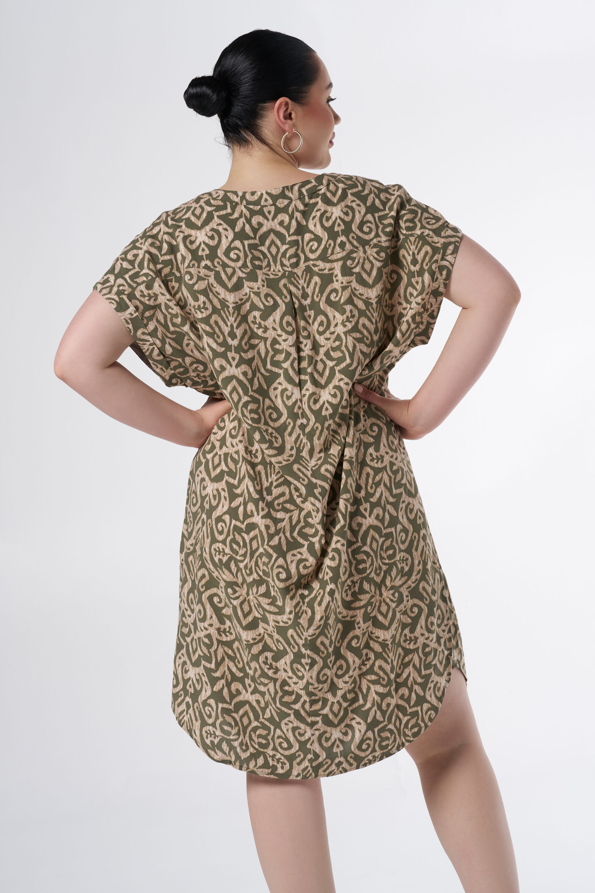 Amplio vestido estampado image number 3