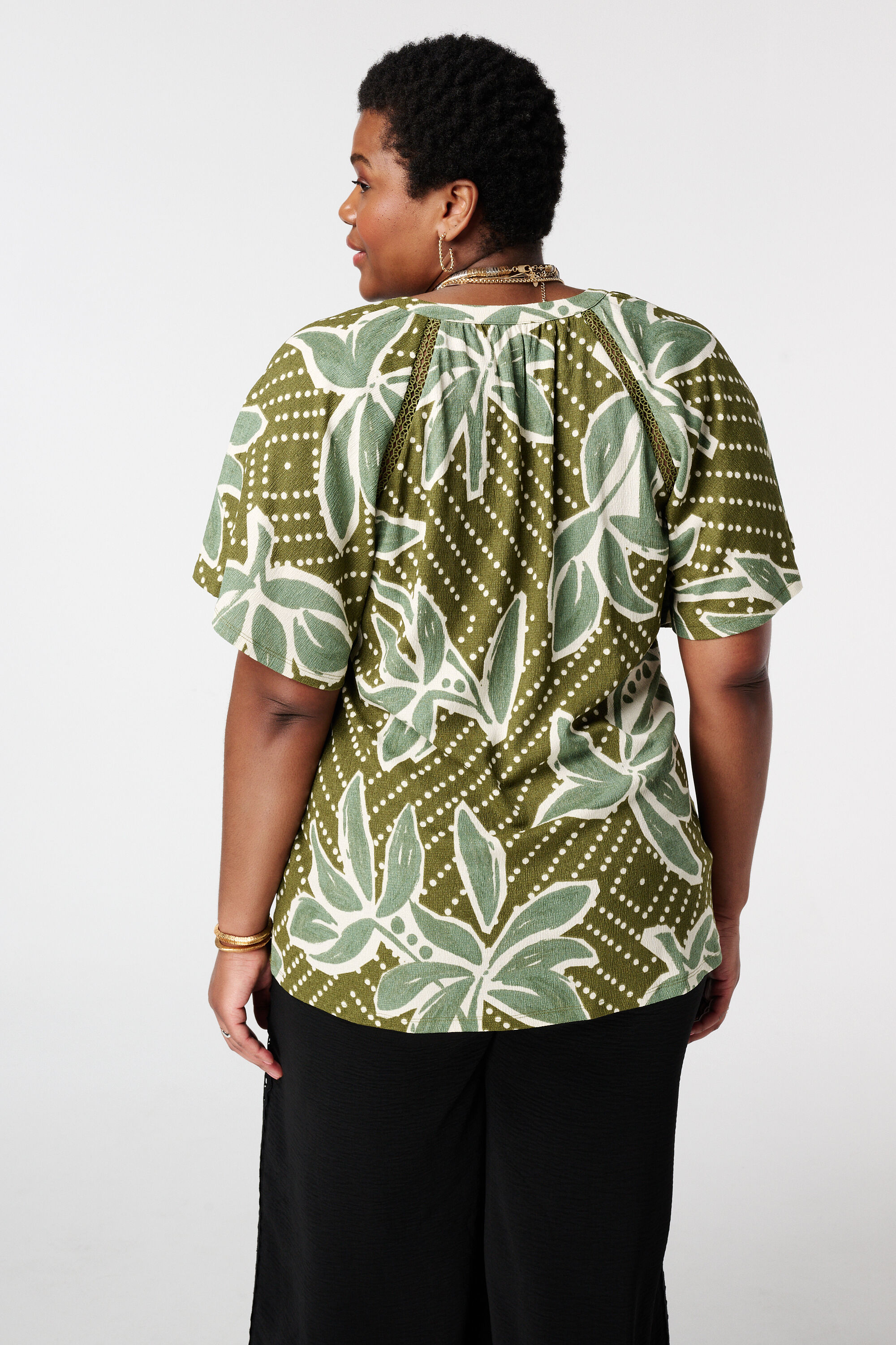 Top con mangas mariposa image number 3