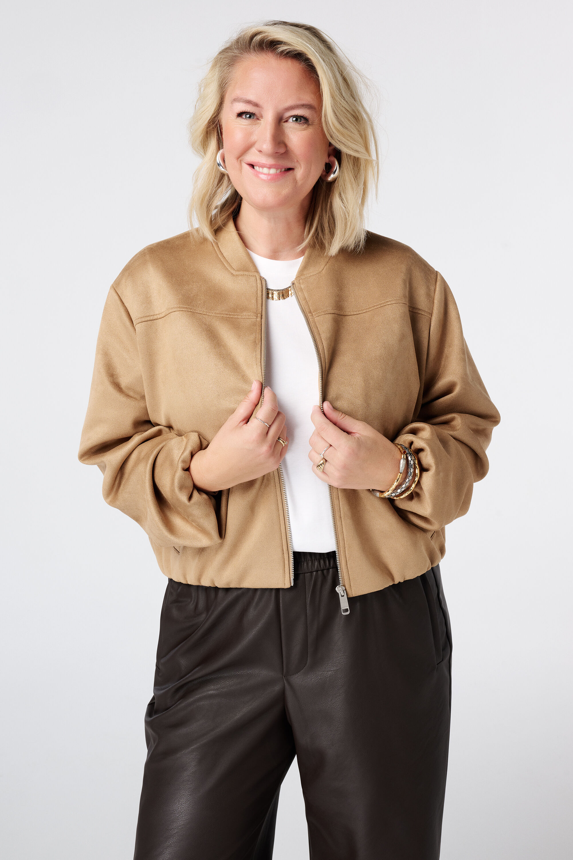 Chaqueta bomber de ante sint&eacute;tico