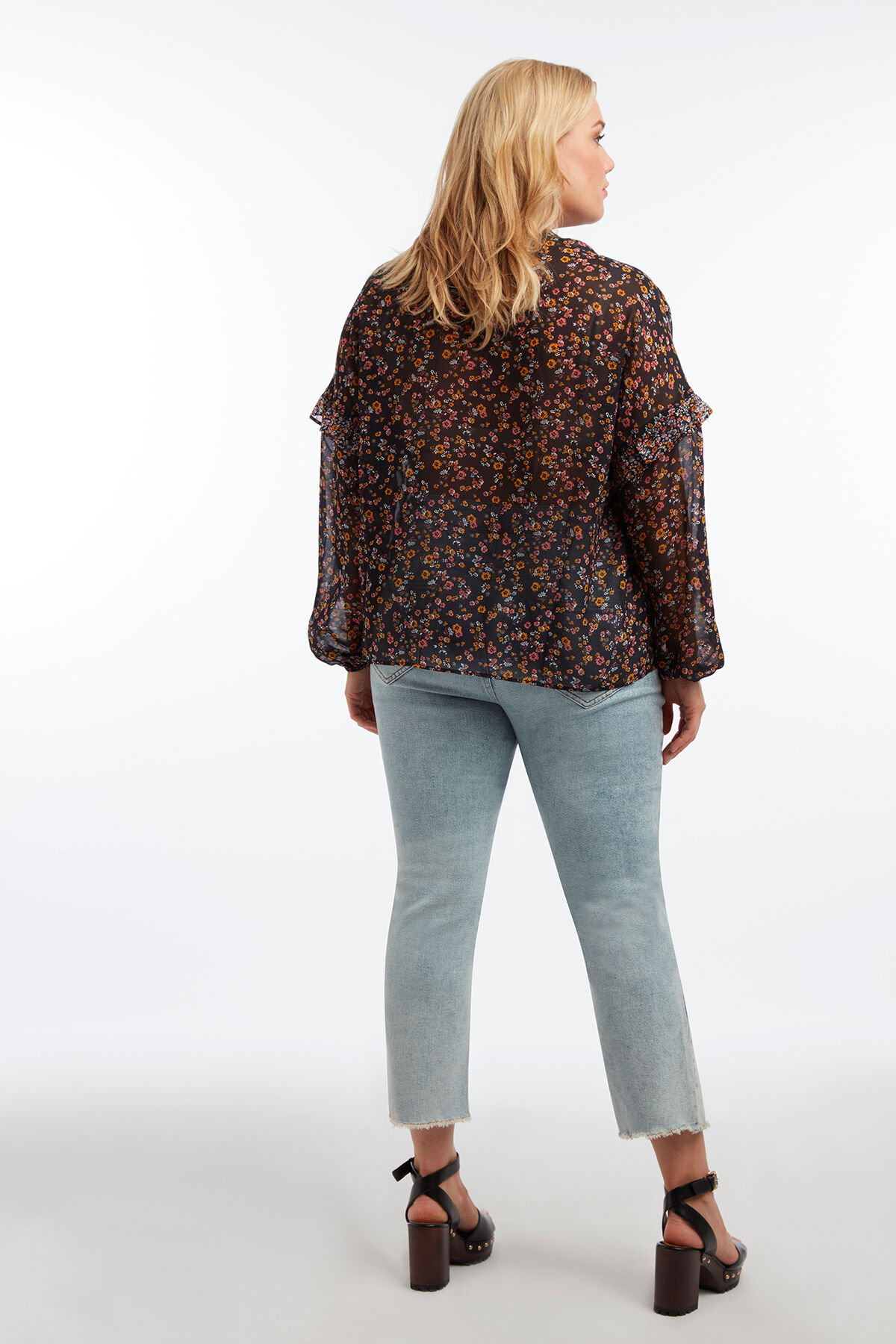 Blusa con estampado floral image number 5
