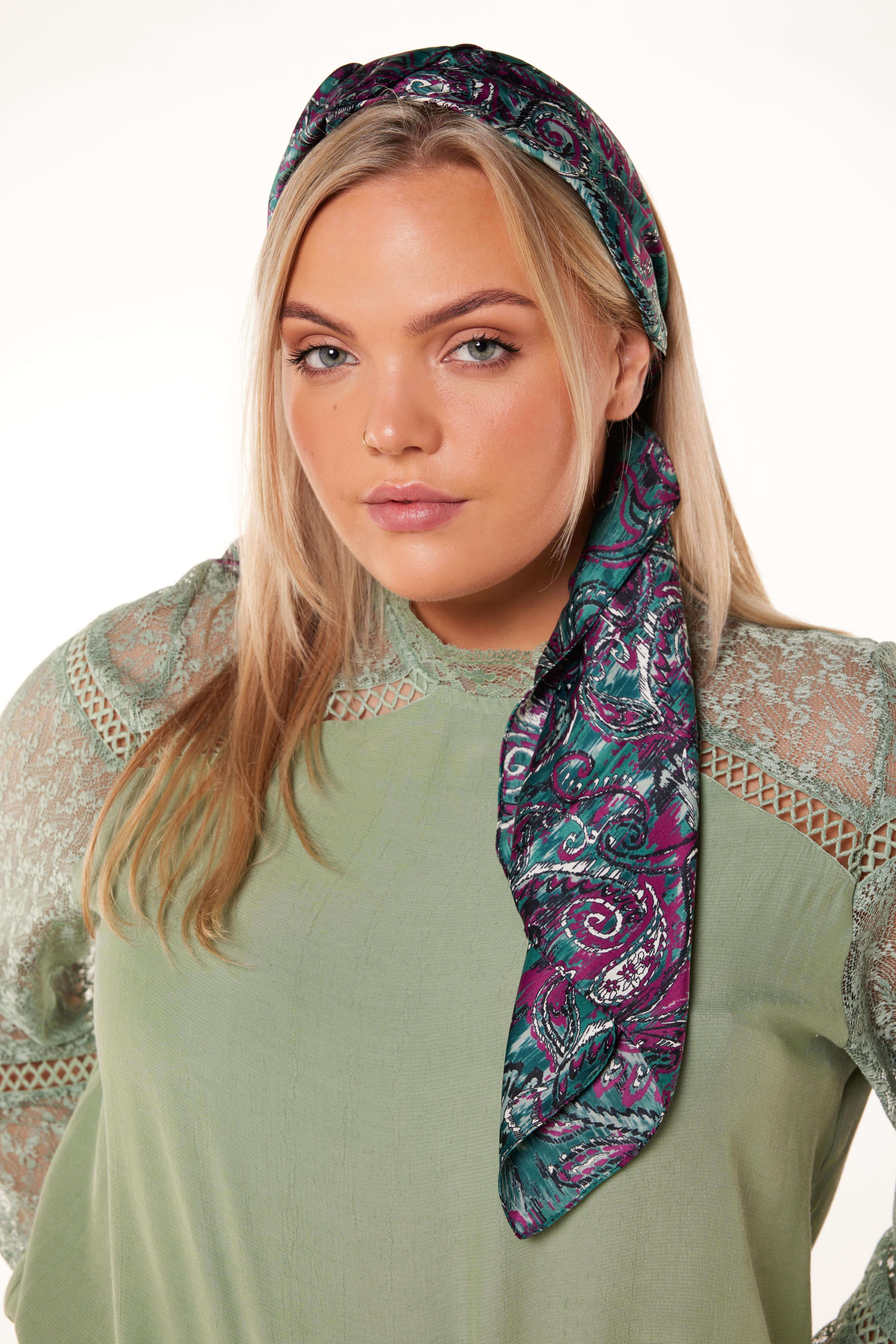 Bufanda de sat&eacute;n image number 1