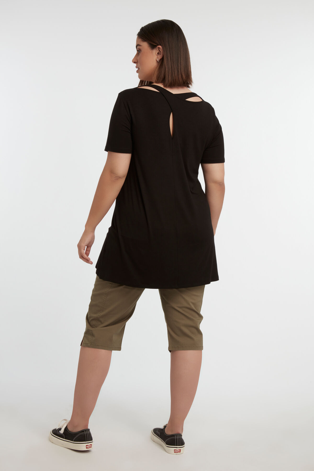 Camiseta larga lisa con detalles en la espalda  image number 4