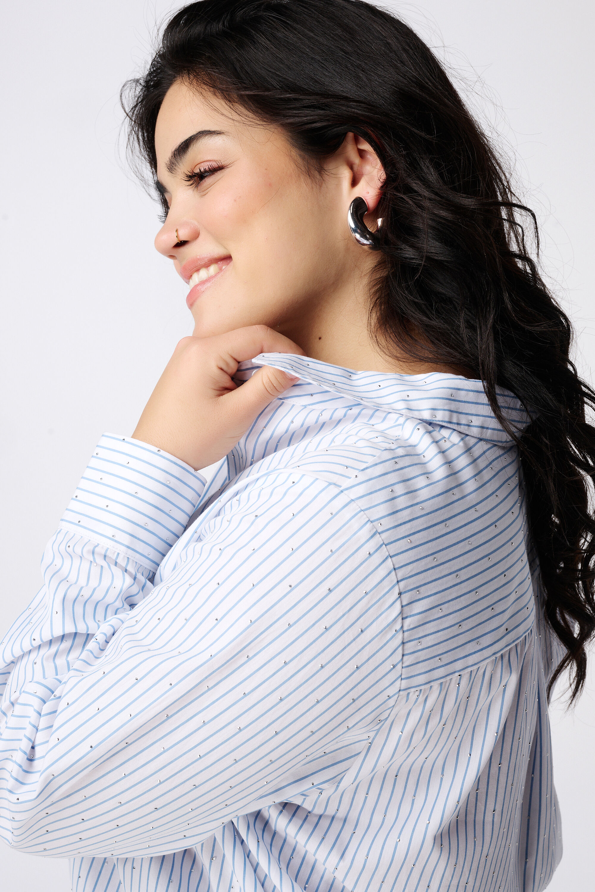 Camisa con piedras image number 4