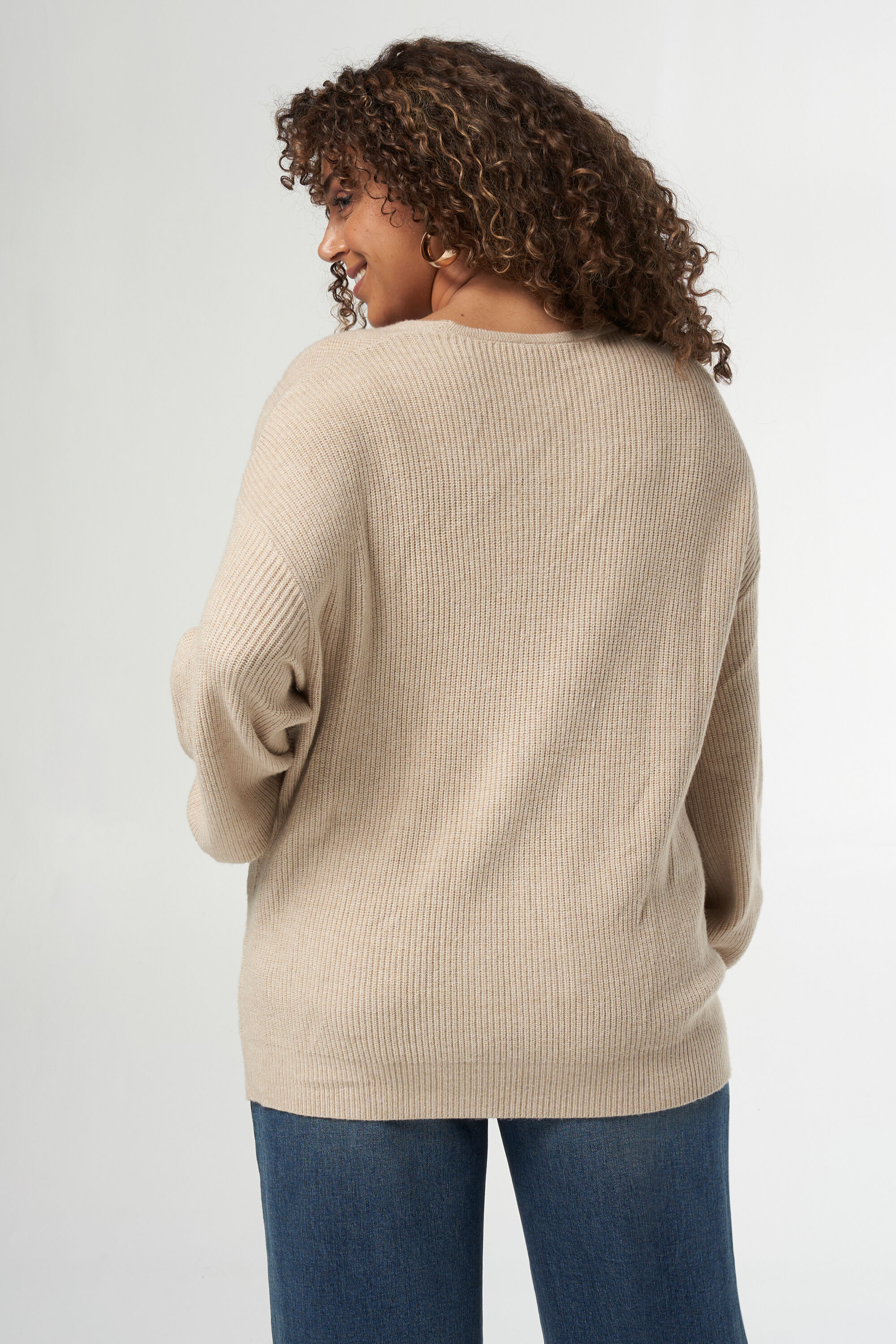 Jersey con cuello en V  image number 3