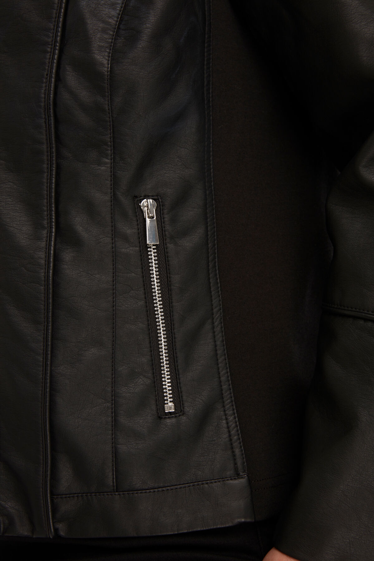 Cazadora de cuero sint&eacute;tico  image number 4