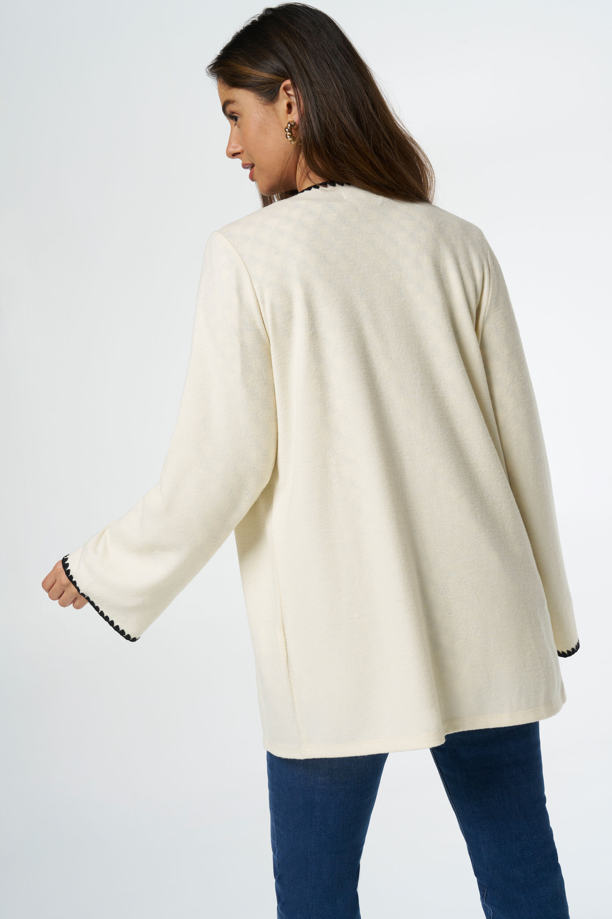 C&aacute;rdigan con raya que contrasta image number 3