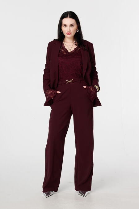 Pantalón con hebilla dorada Pantalón con hebilla dorada