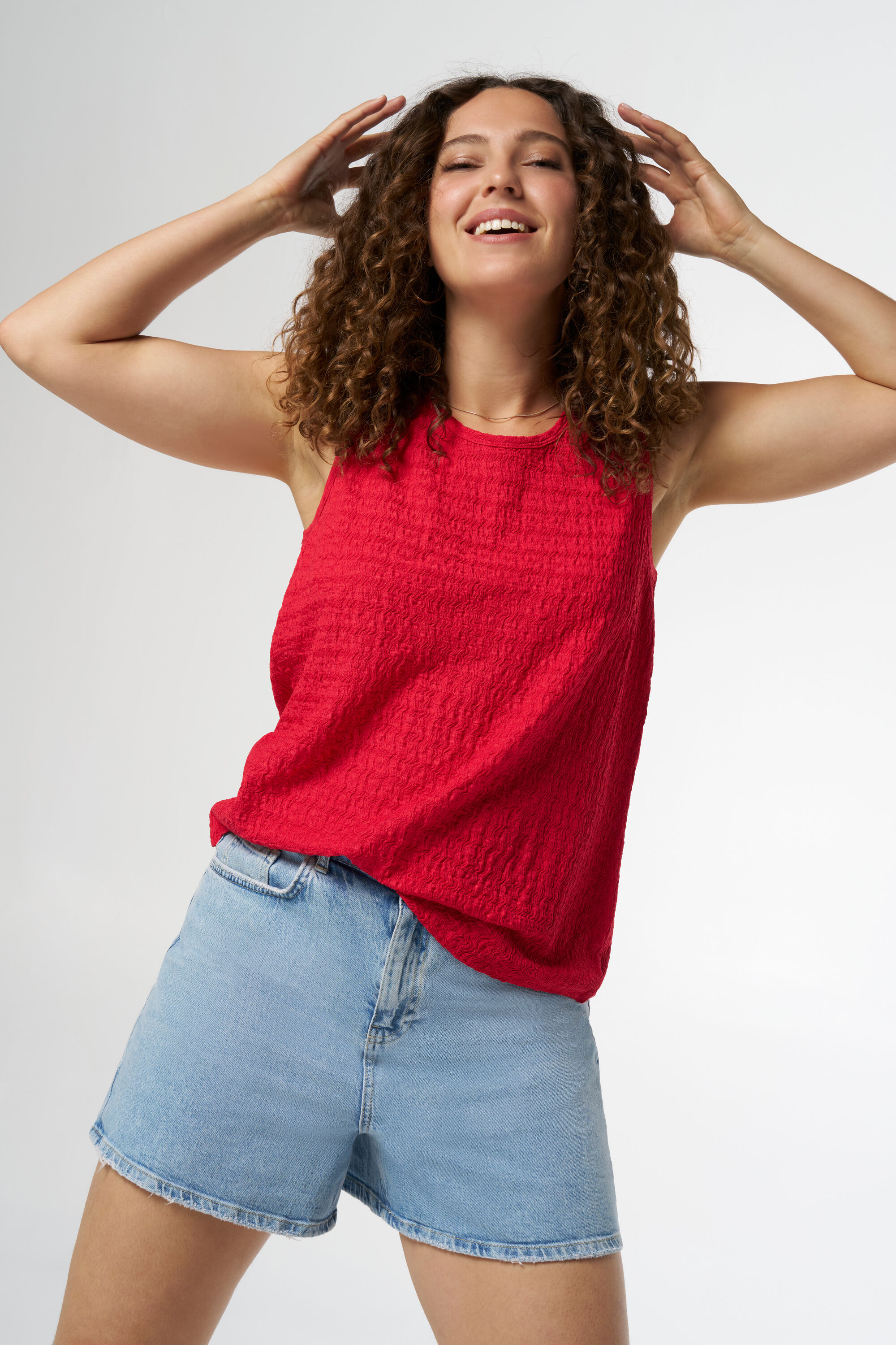 Top sin mangas con textura image number 0