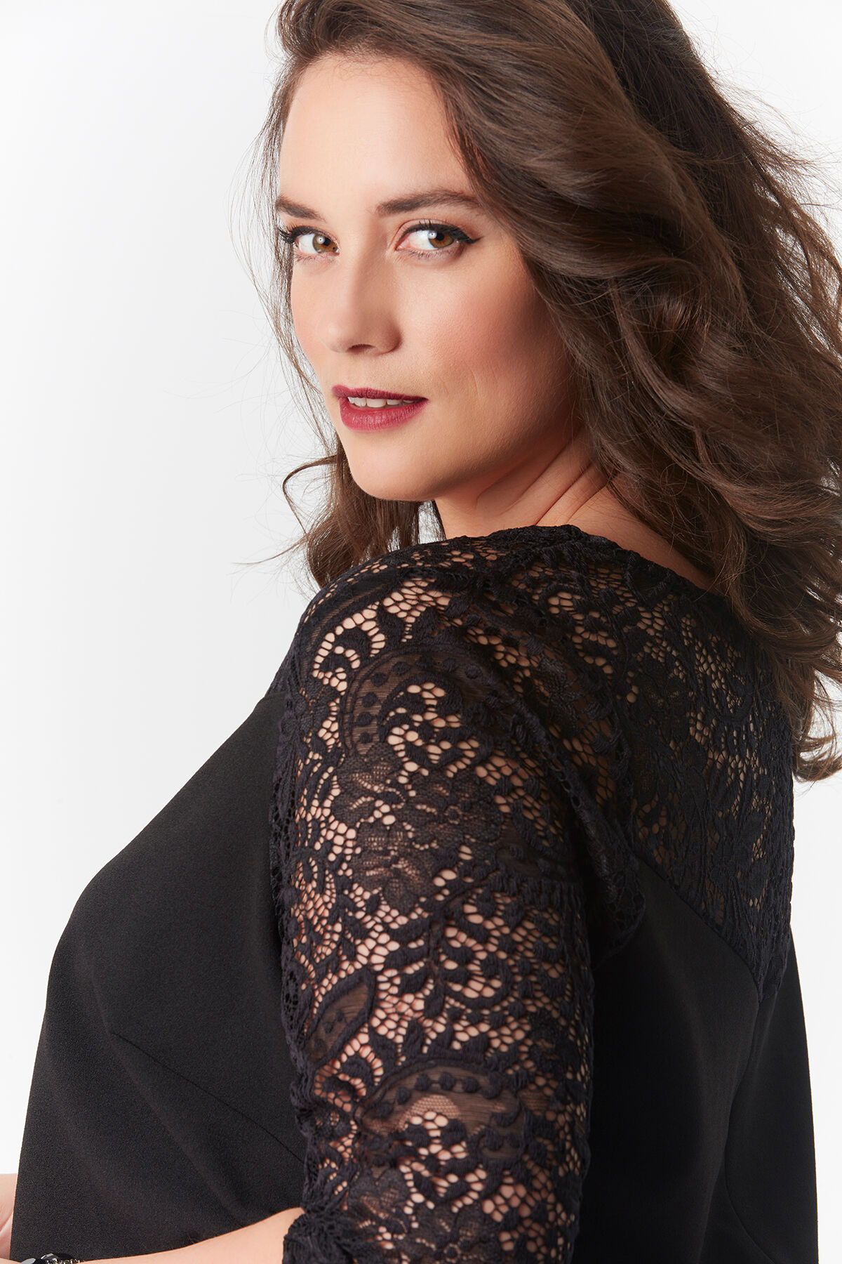 Mono con encaje image number 4