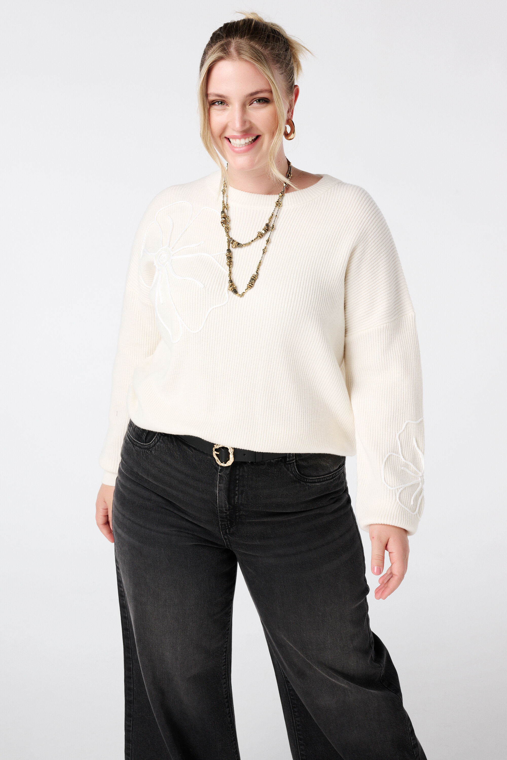 Jersey con flores bordadas