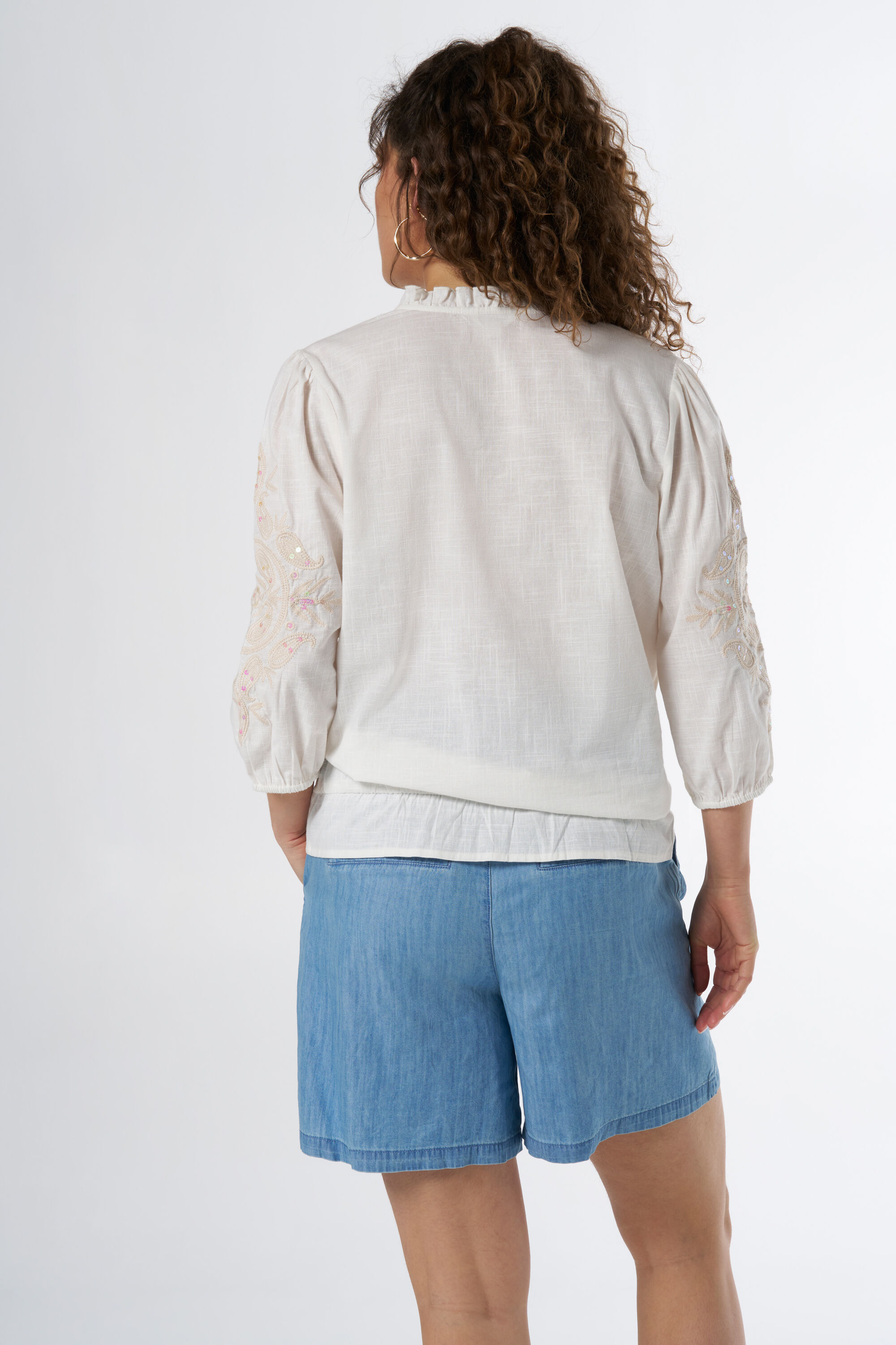 Blusa de algod&oacute;n con lentejuelas image number 3