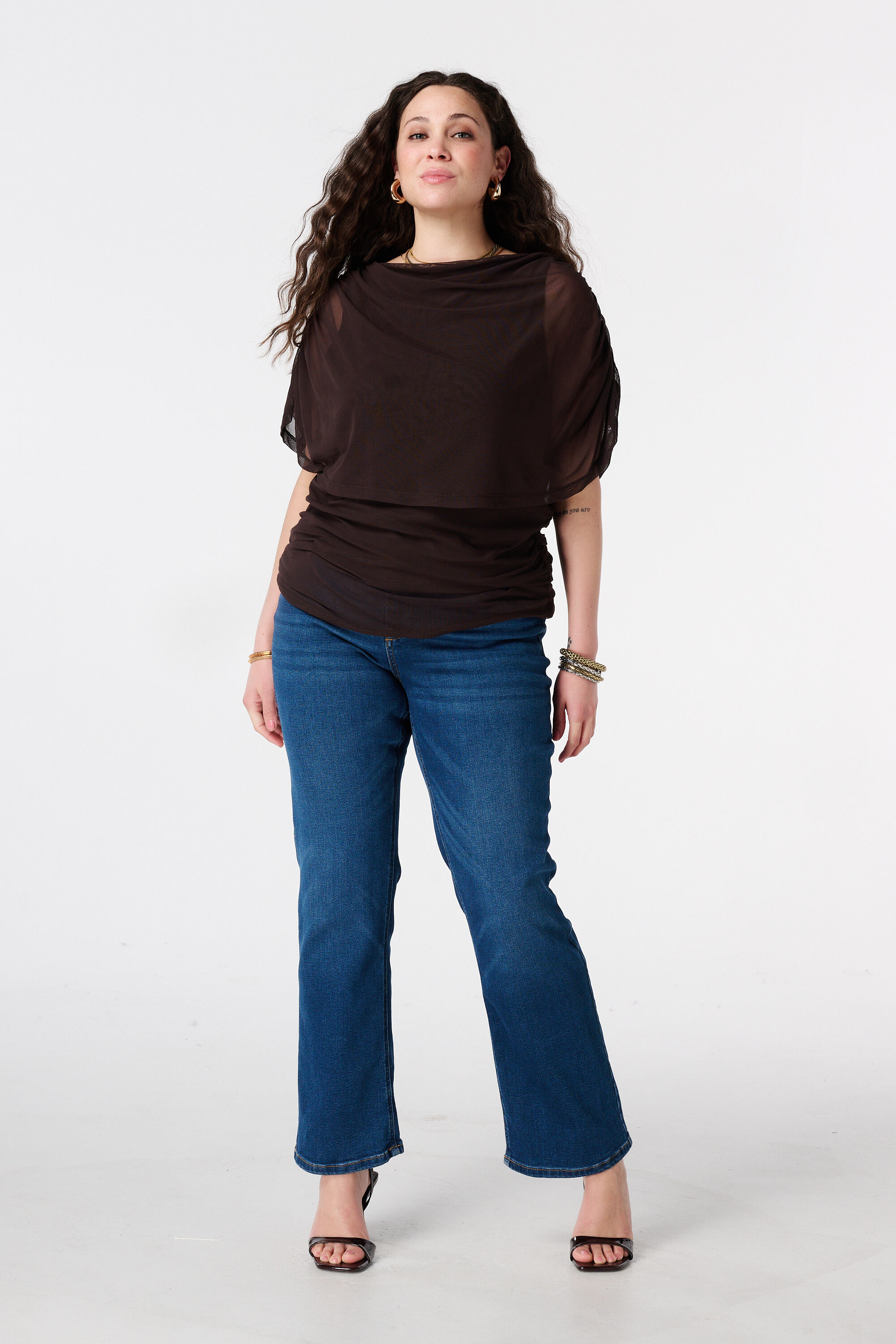 Top de malla con mangas drapeadas image number 5