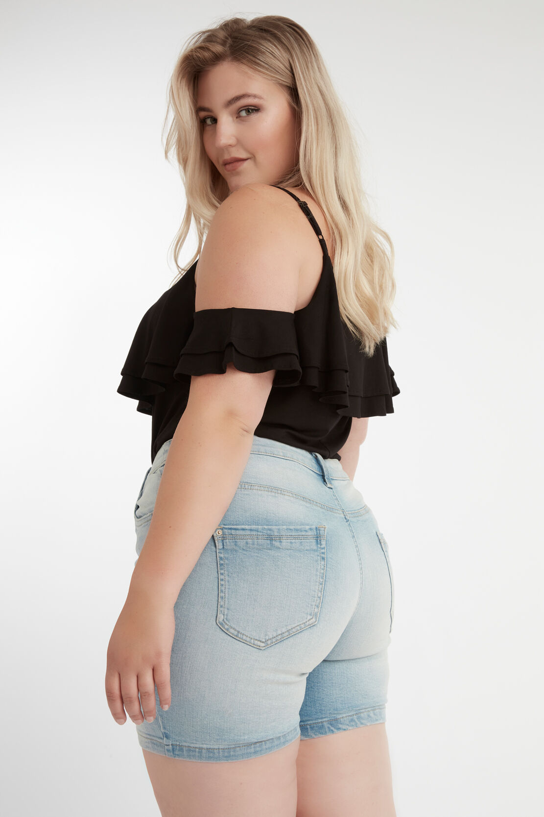 Shorts vaqueros image number 3