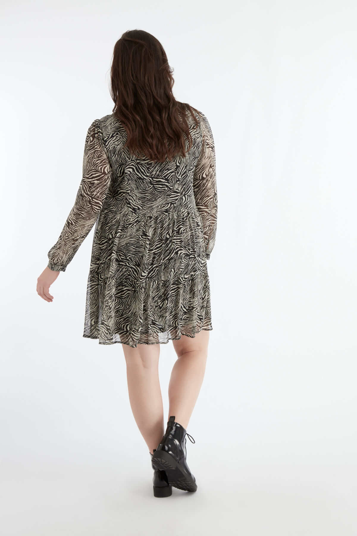 Vestido corto con estampado de cebra image number 4