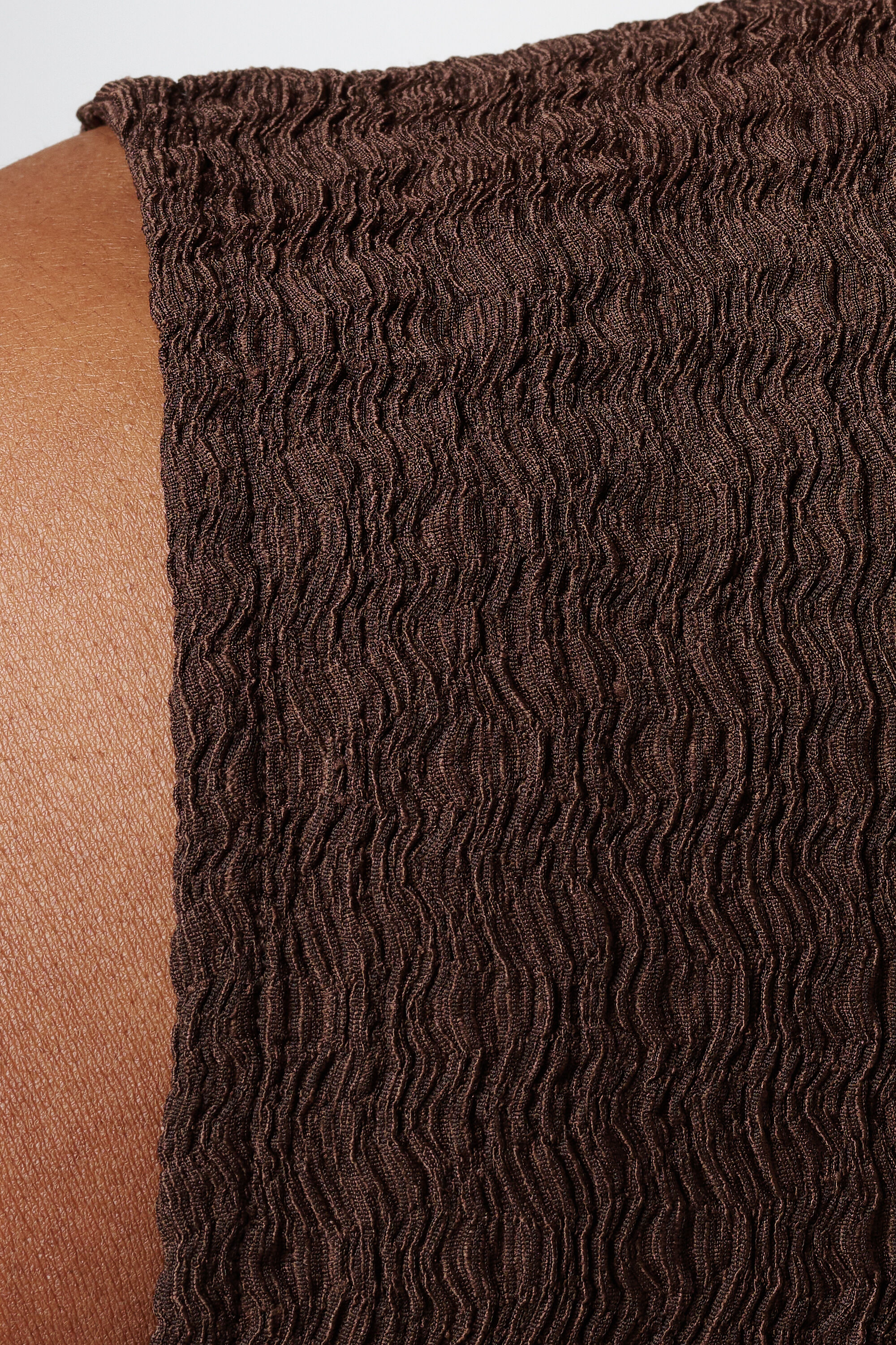 Camiseta de tirantes marr&oacute;n con botones image number 6