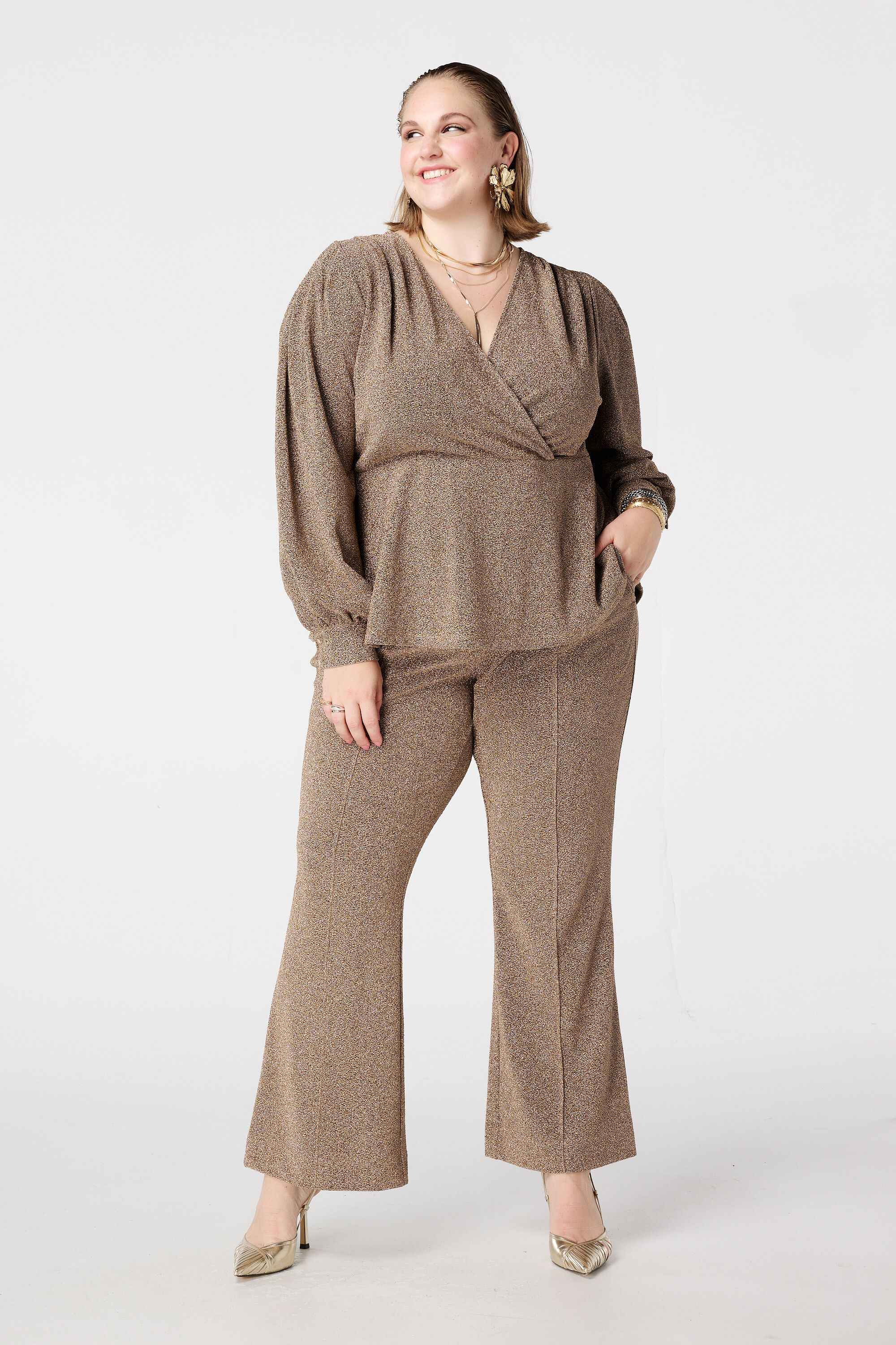 Top brillante con efecto cruzado image number 5