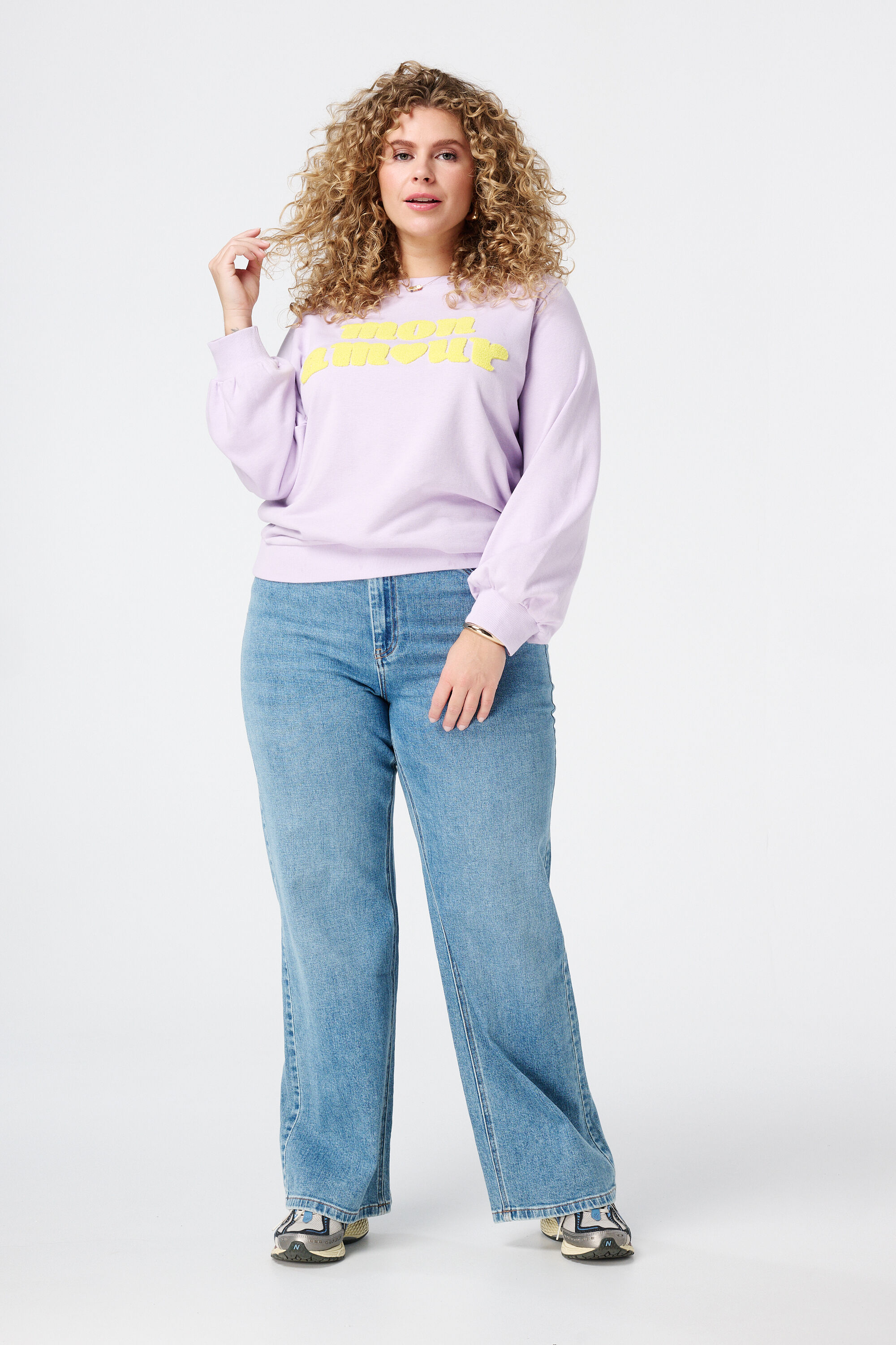 Su&eacute;ter con texto image number 5