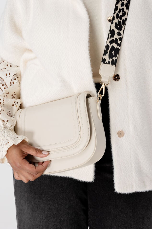 Bolso bandolera con correa ajustable image number 3