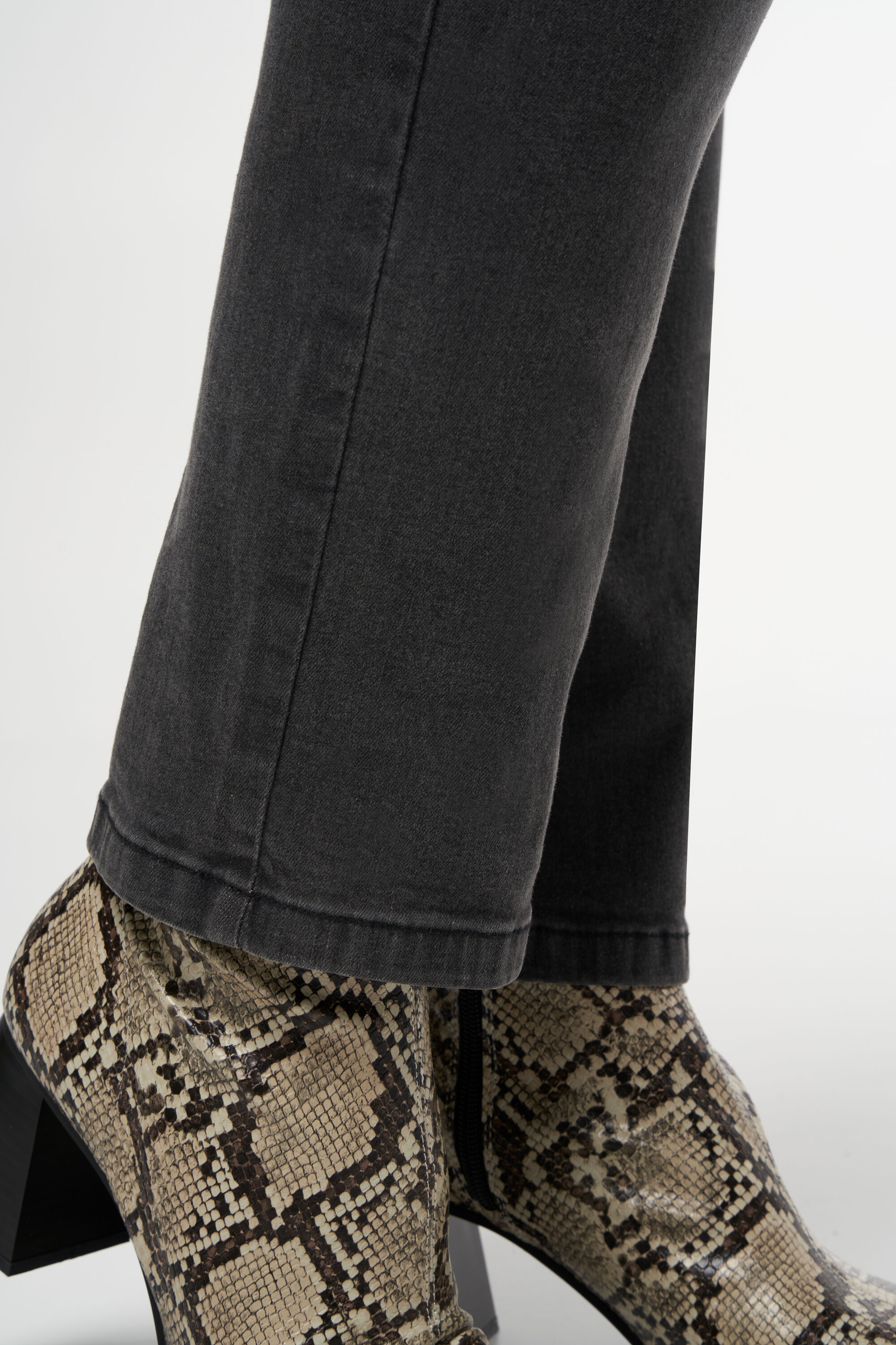 Los vaqueros LILY de corte recto image number 5