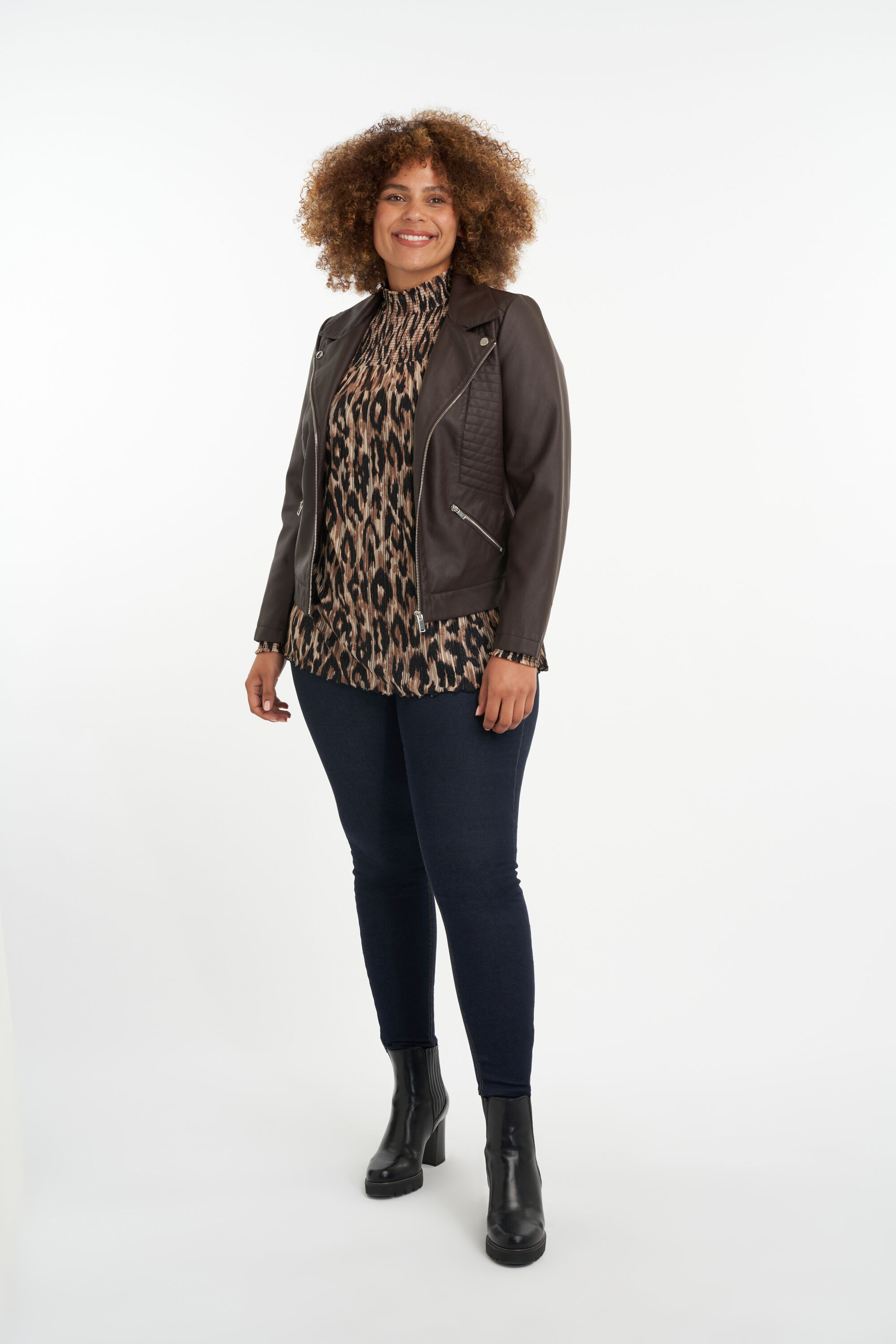 Chaqueta de cuero sint&eacute;tico  image number 5