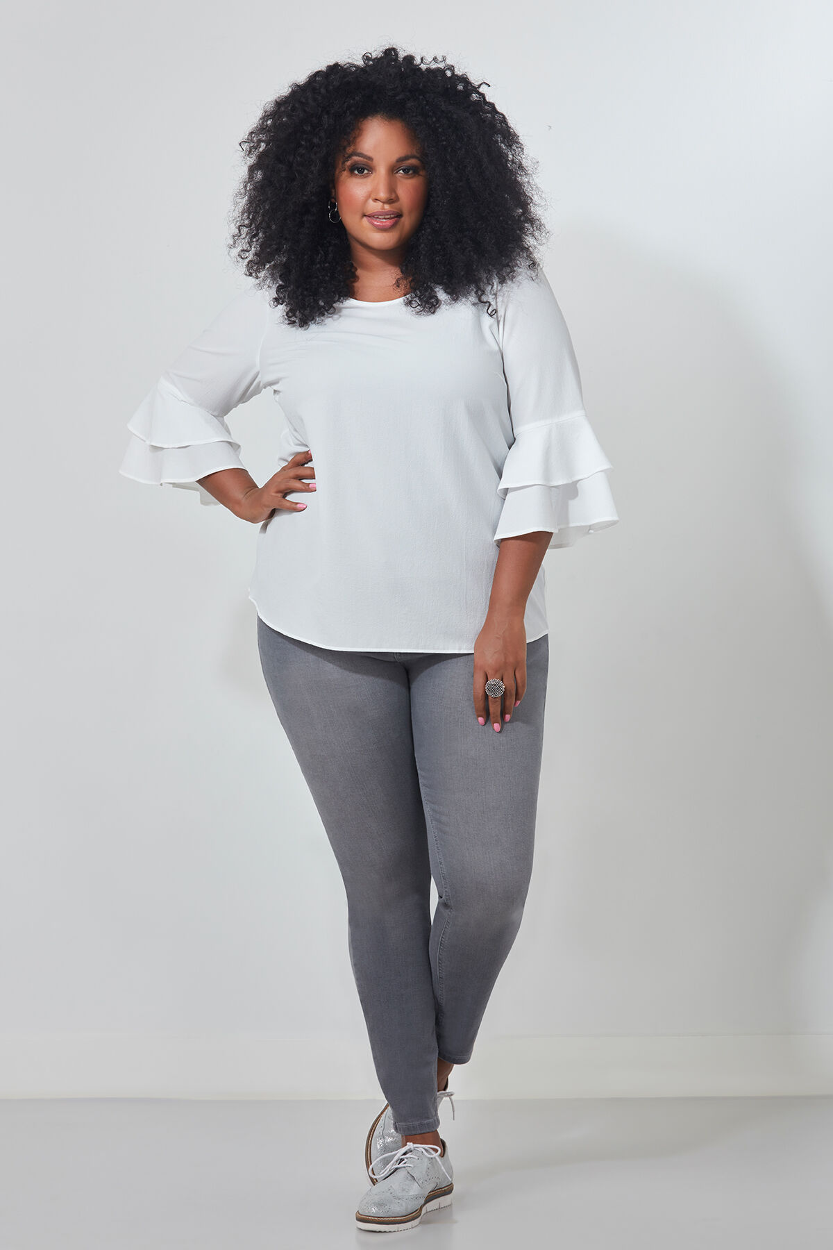 Blusa con mangas campana image number 3