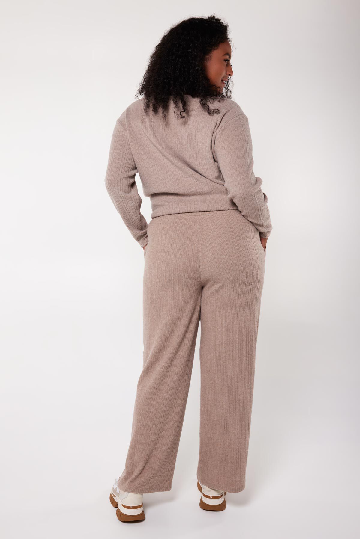 Pantalones suaves de pernera ancha image number 3