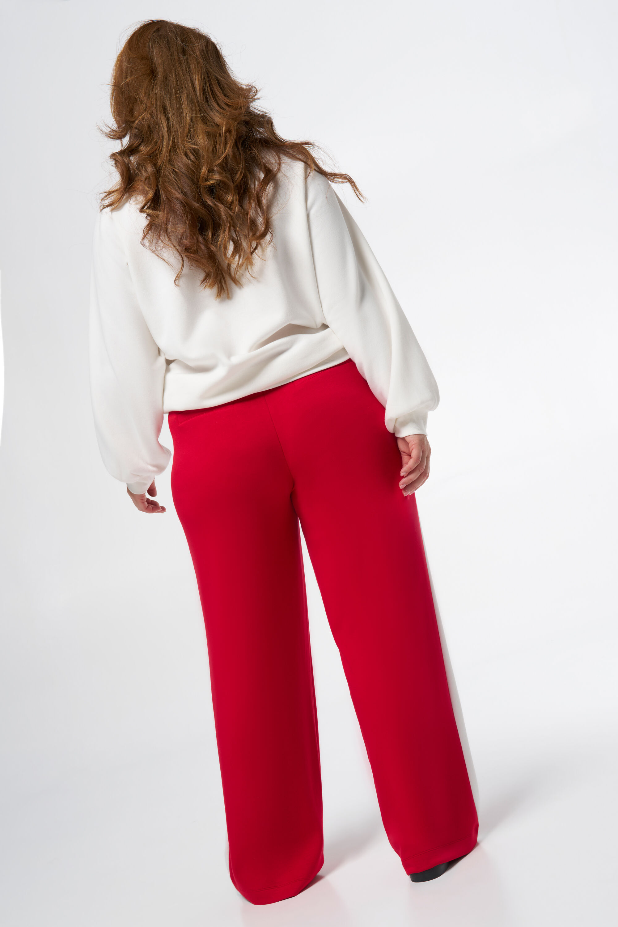 Pantalones deportivos image number 3