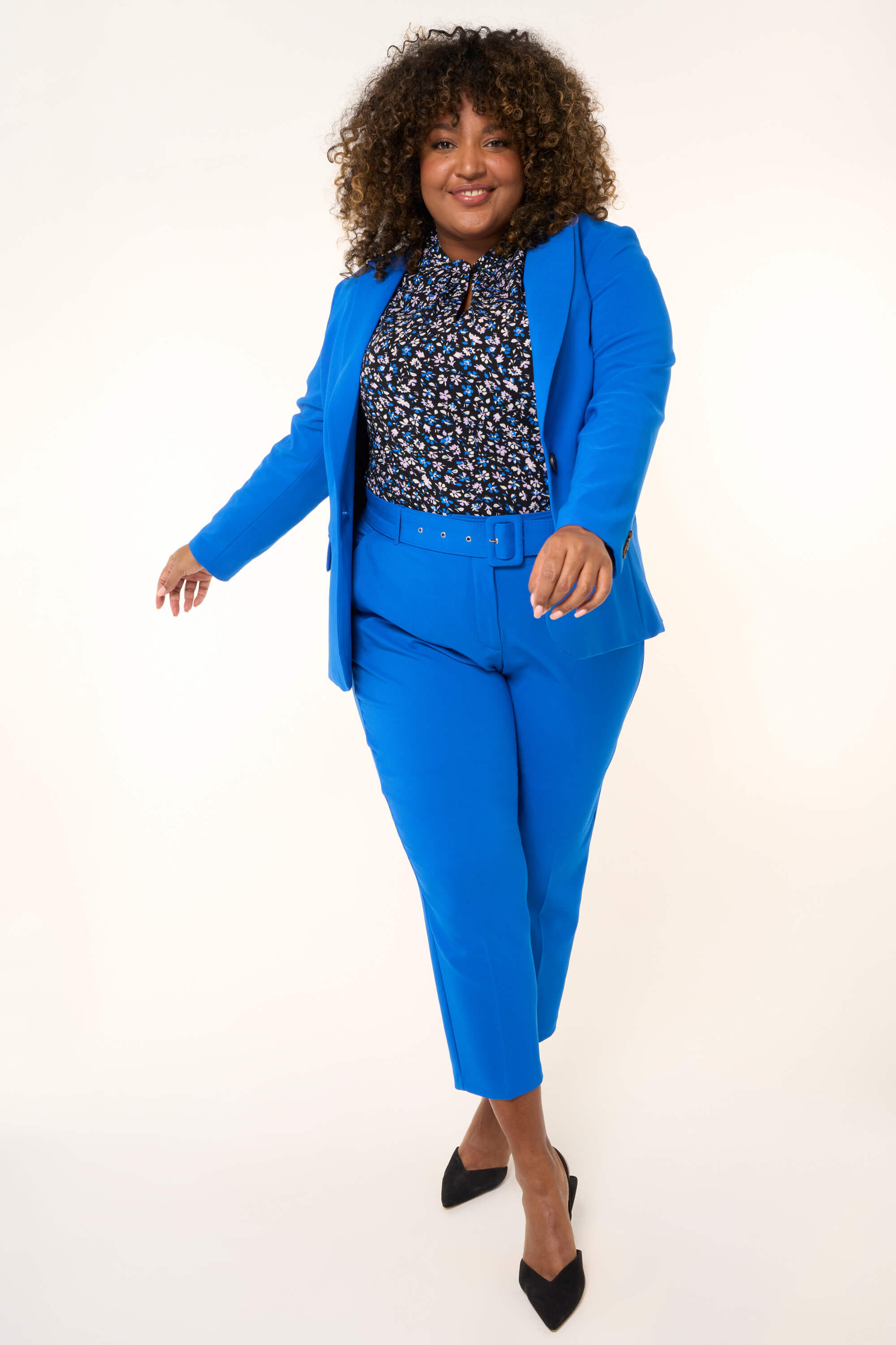 Pantalones con cinto image number 7