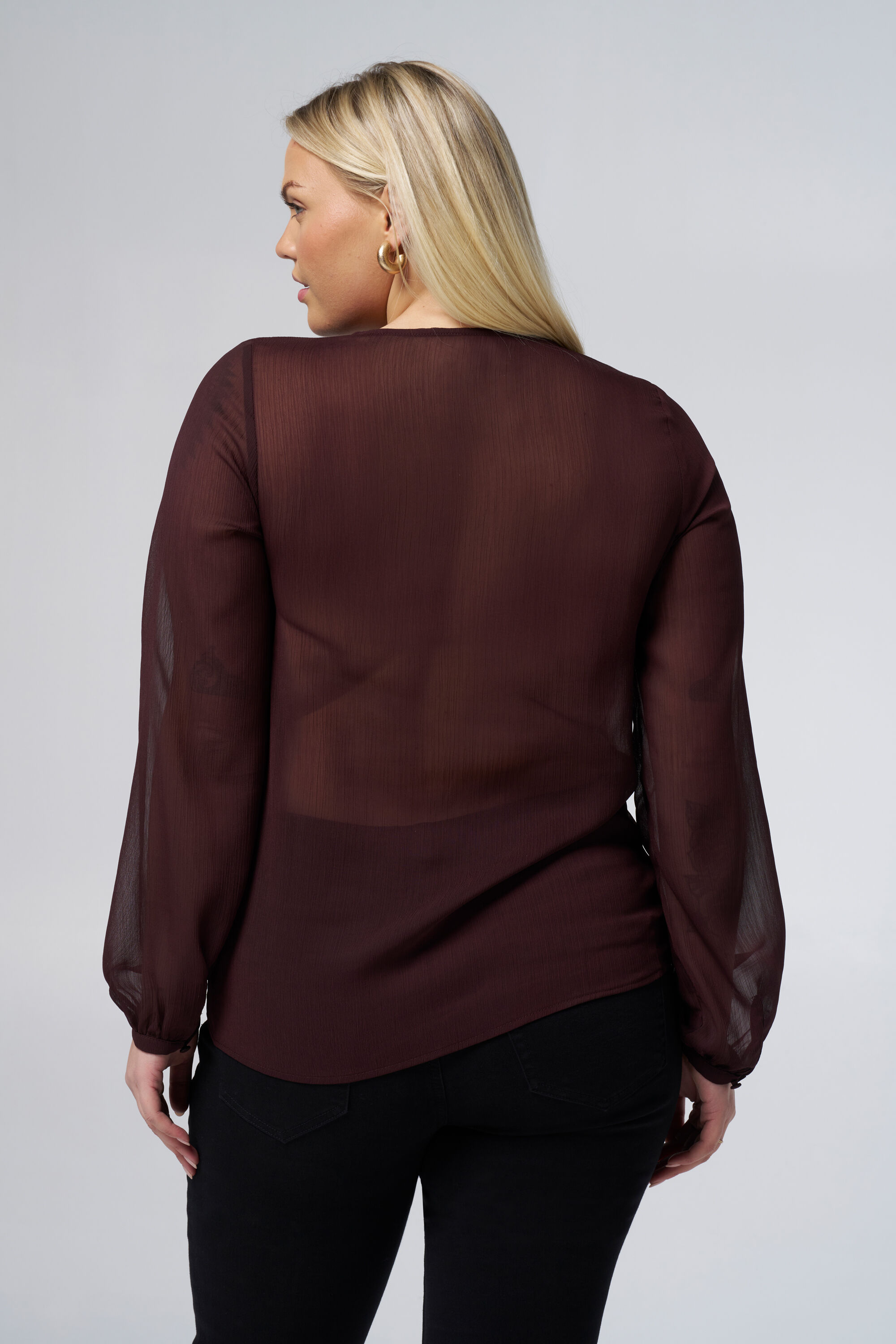 Blusa con detalles de volantes image number 3